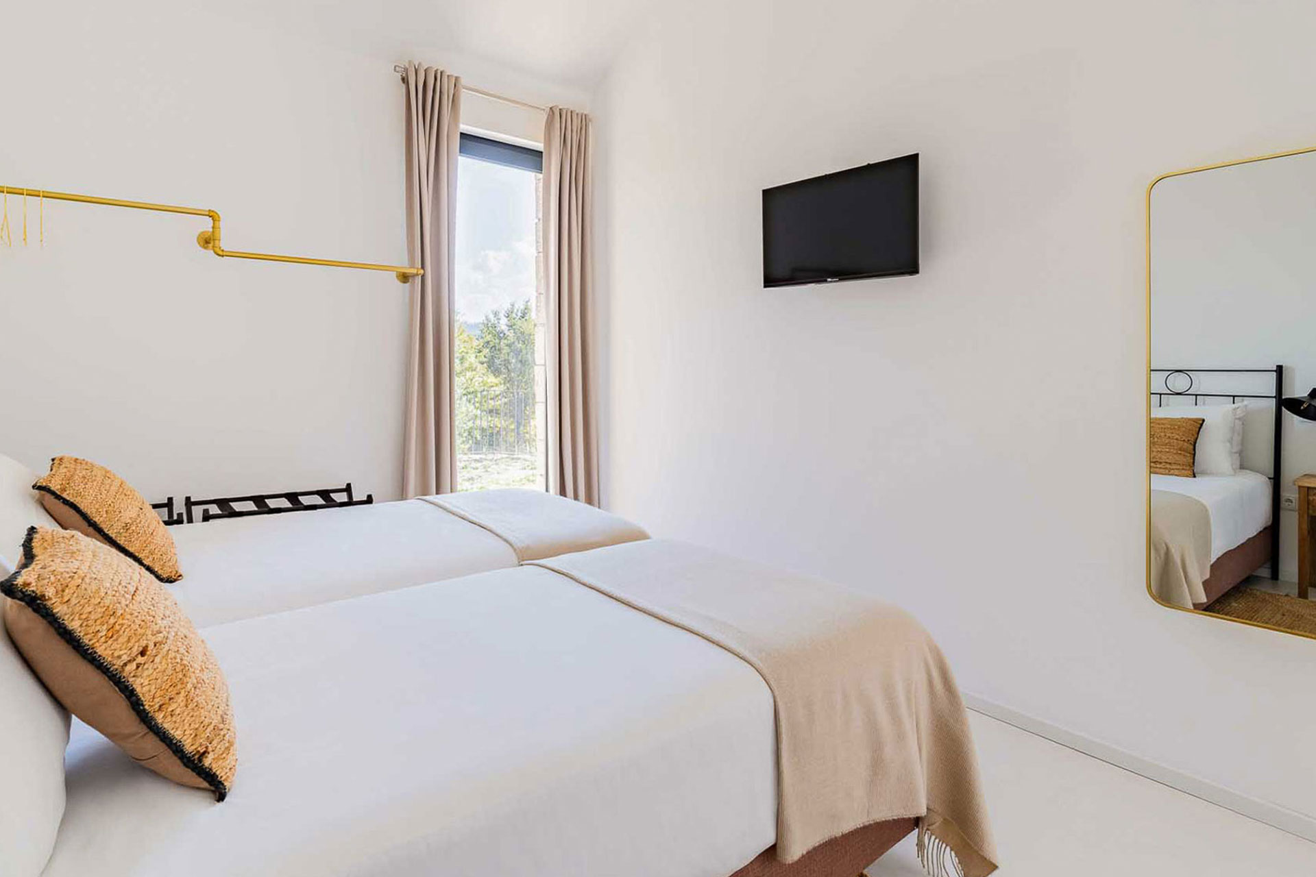 quinta-da-lameirinha-douro-boutique-home_country-house_porto-portugal_interior-two-beds.jpg