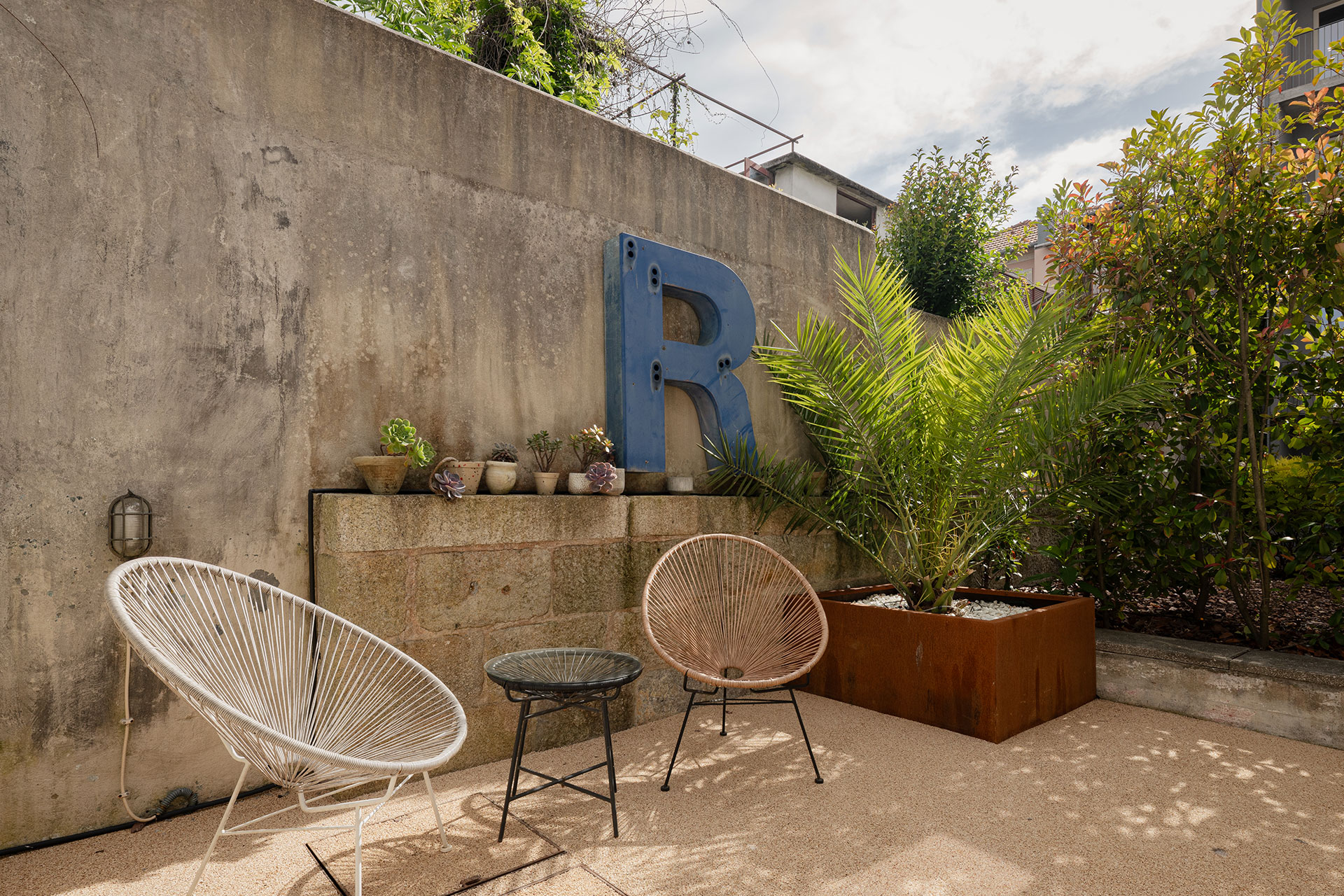 fabrica-no-jardim_house_porto-portugal_exterior-R.jpg