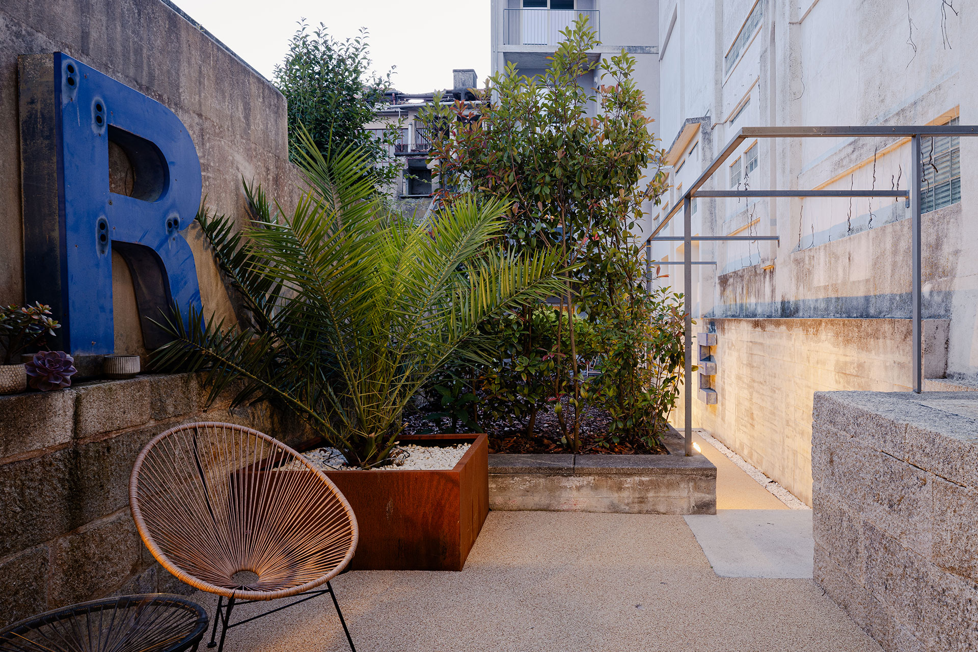 fabrica-no-jardim_house_porto-portugal_exterior-detail-space.jpg