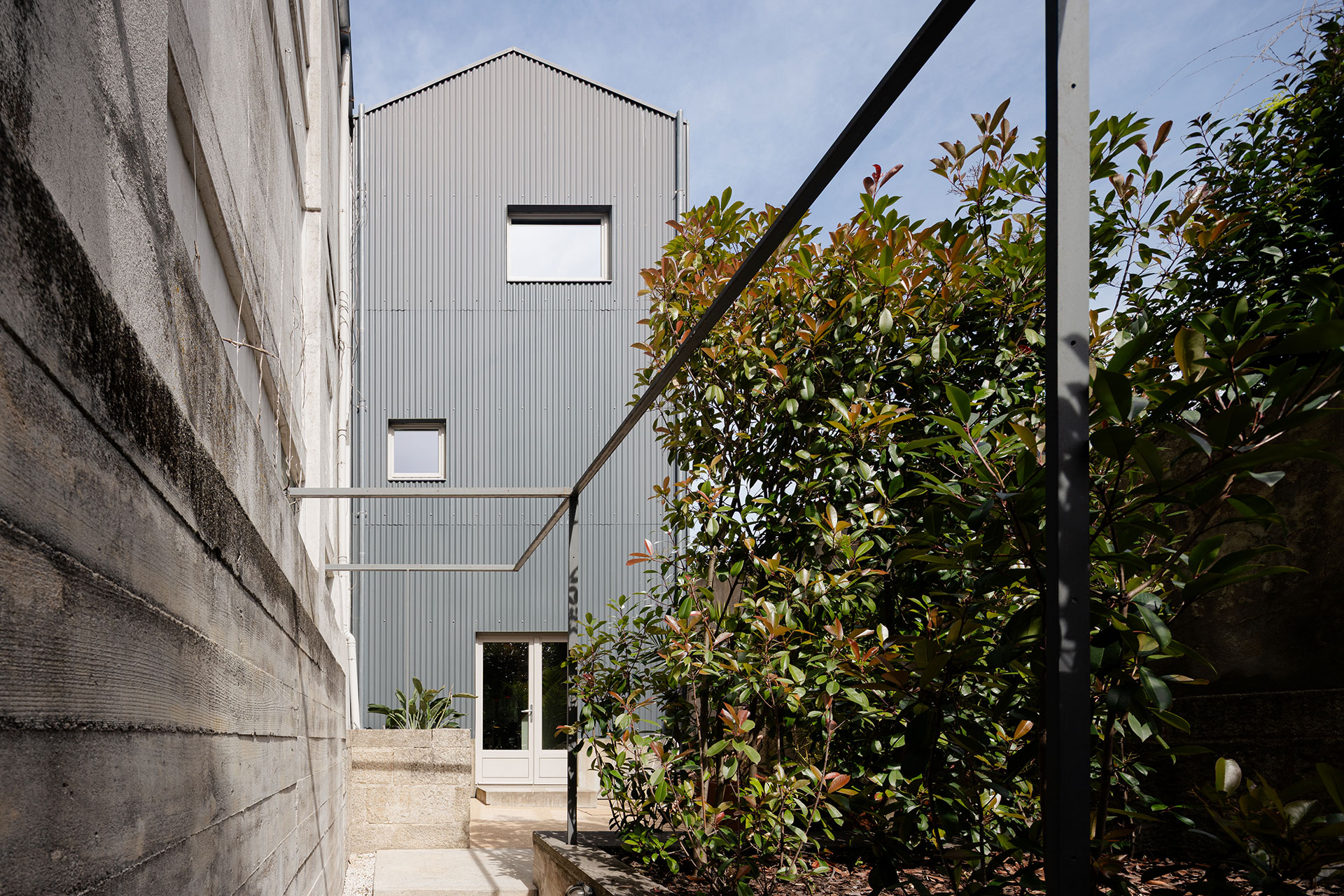 fabrica-no-jardim_house_porto-portugal_exterior-facade.jpg