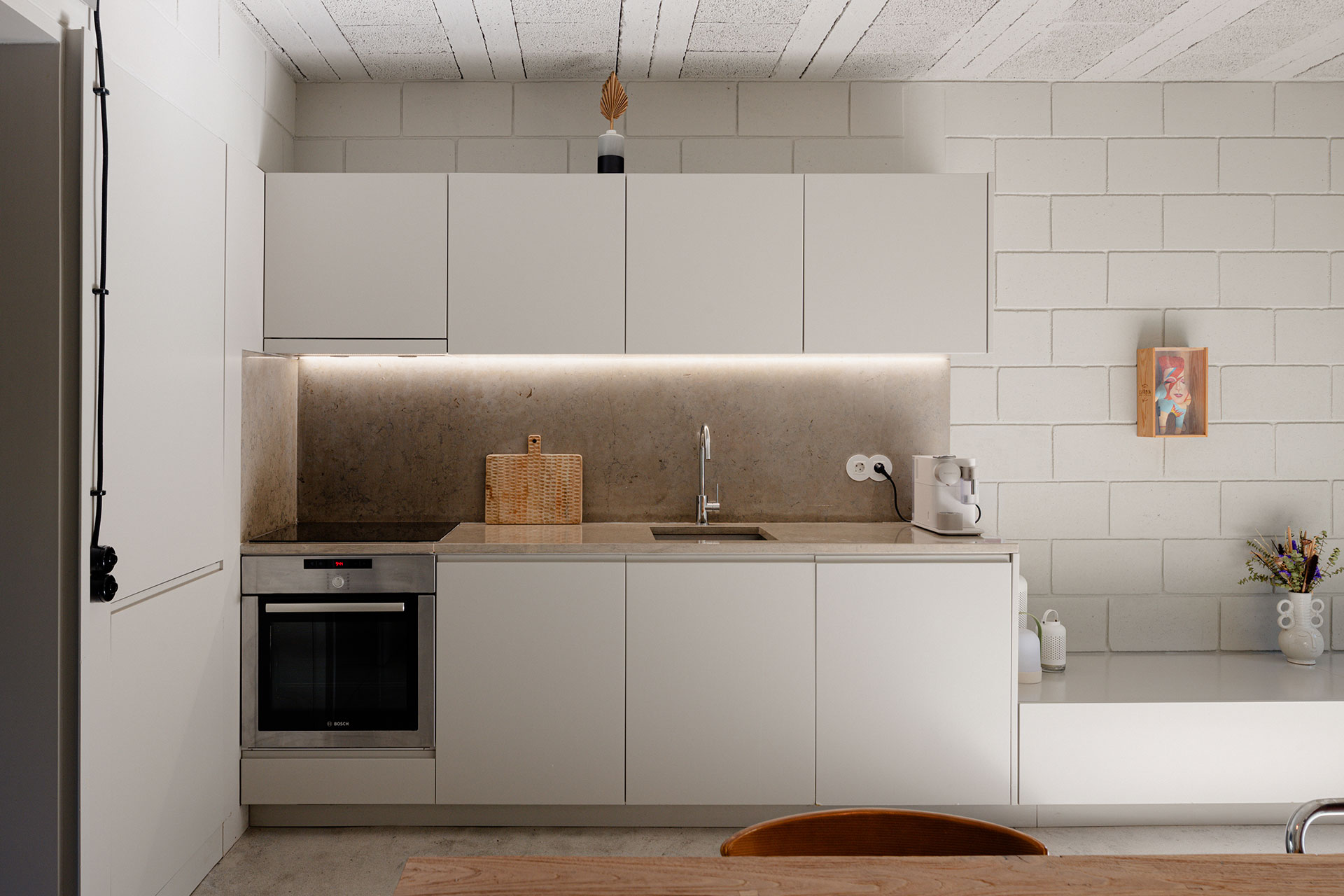 fabrica-no-jardim_house_porto-portugal_interior-kitchen.jpg