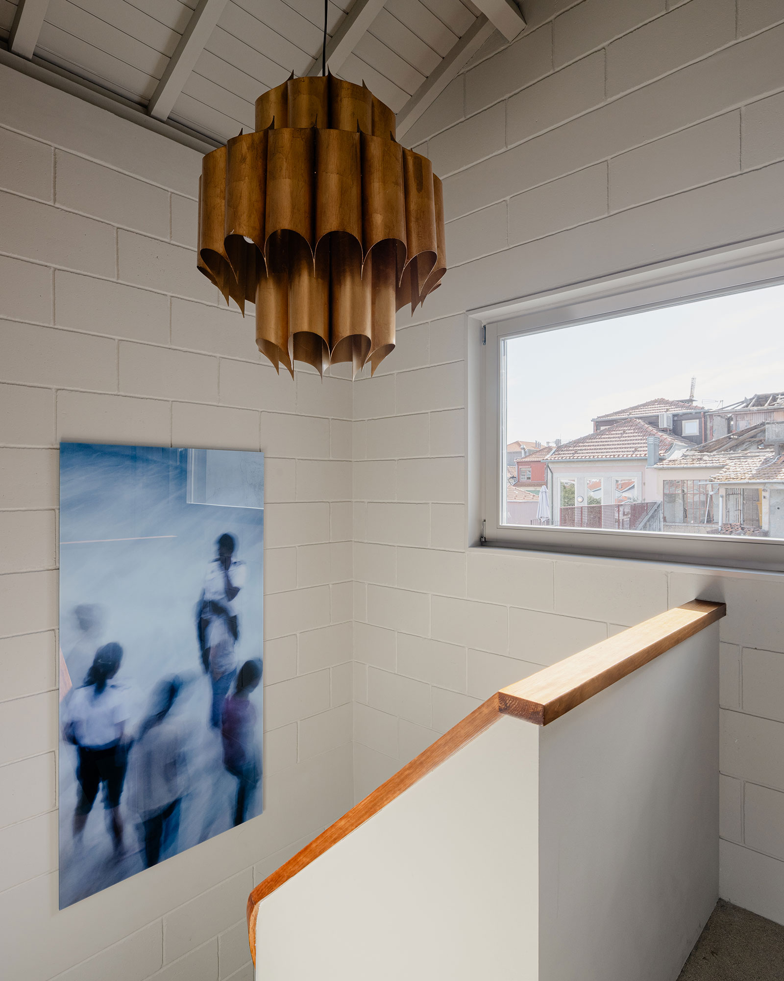 fabrica-no-jardim_house_porto-portugal_interior-lamp.jpg
