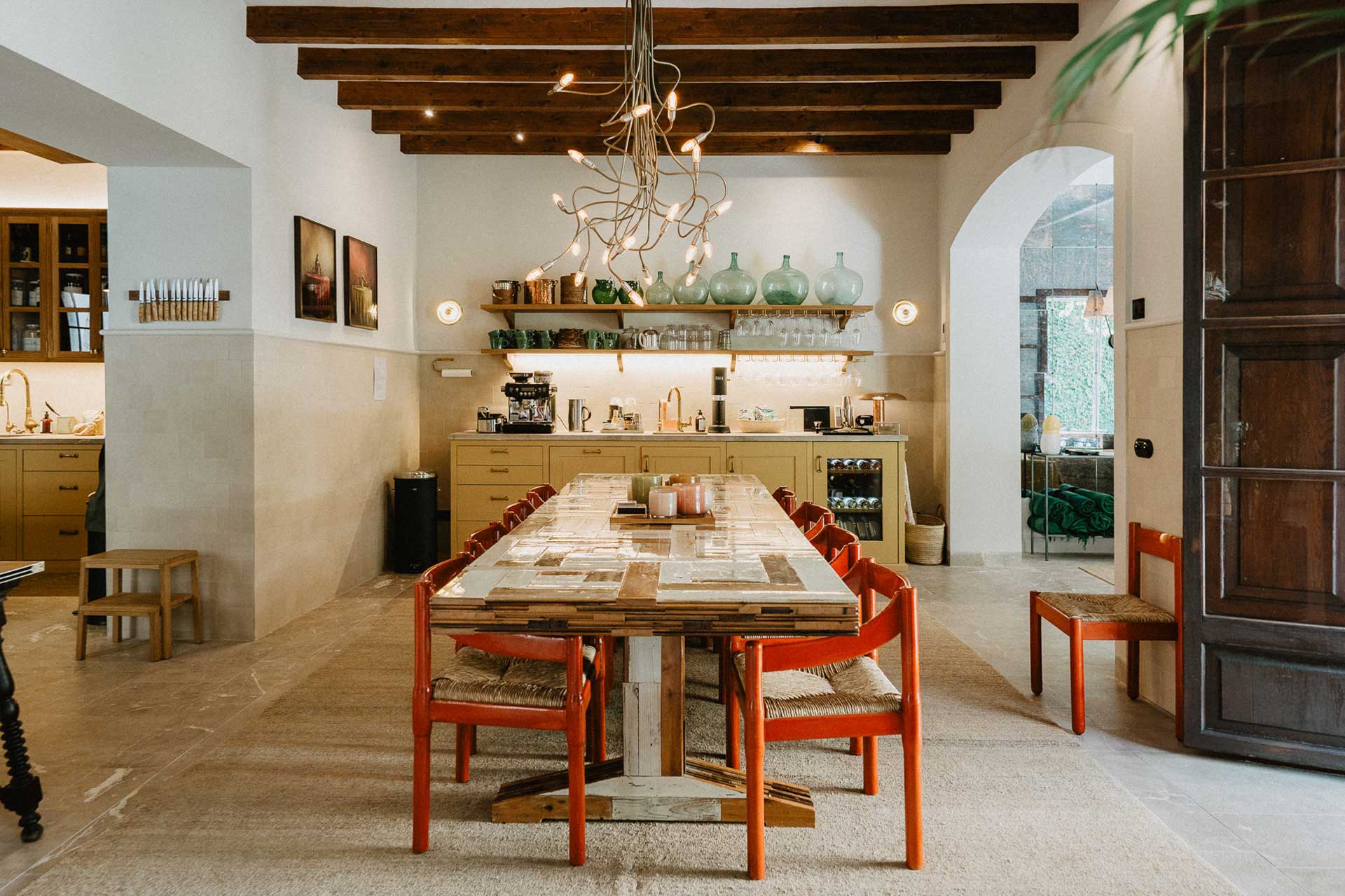 ingeborg_townhouse_mallorca-spain_interior-table.jpg