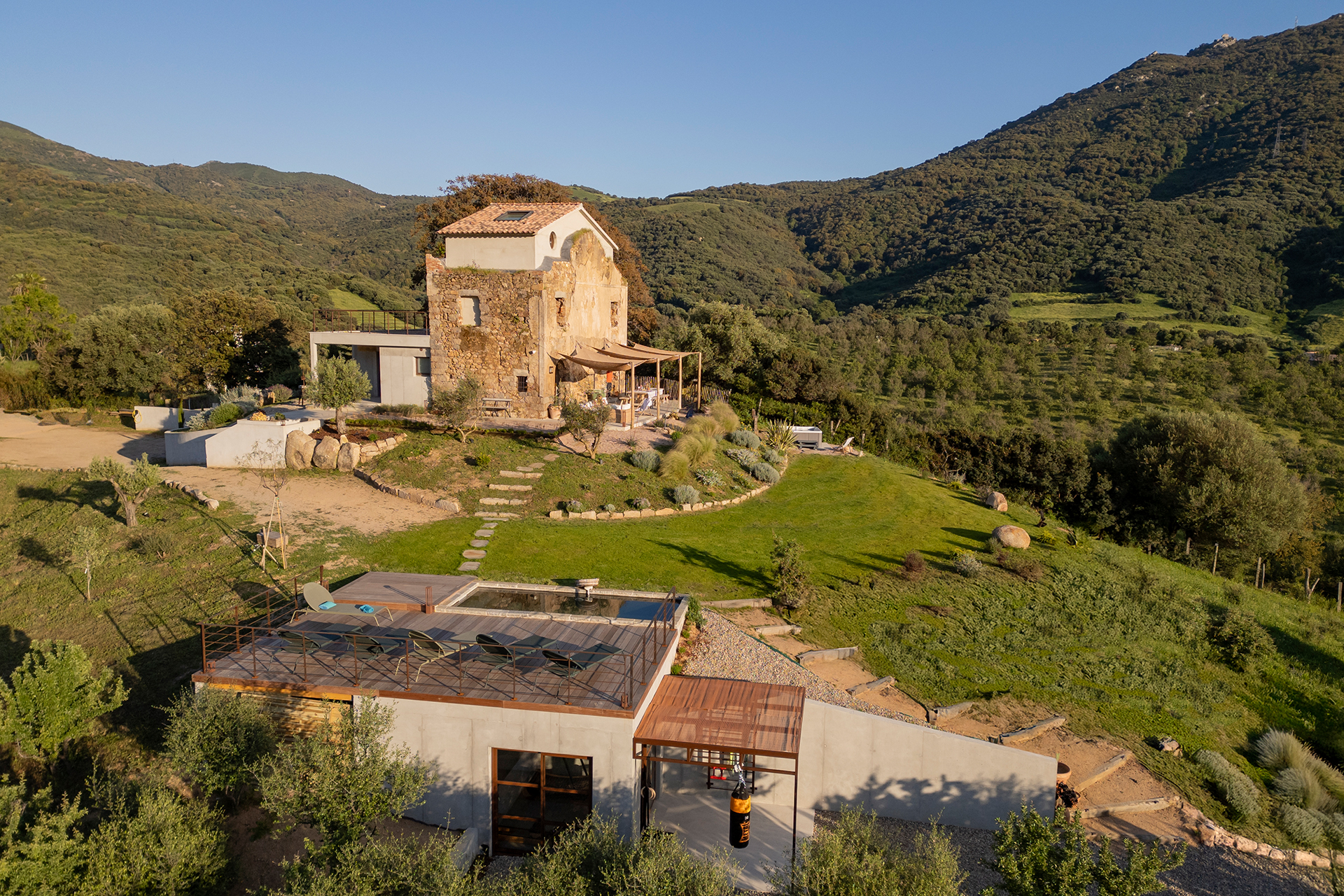 u-mulinu-casanelli_country-house_corsica-france_exterior-drone.jpg