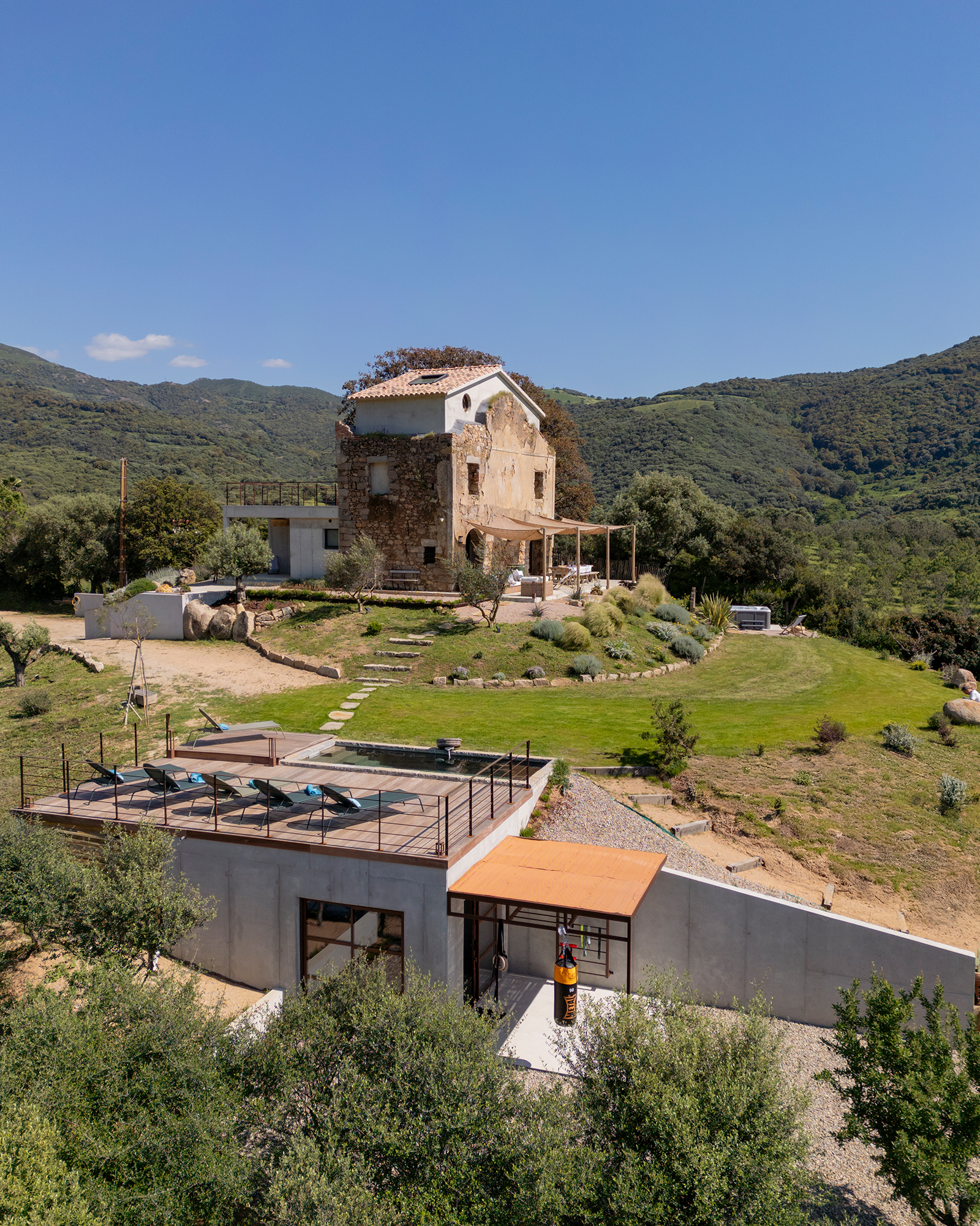 u-mulinu-casanelli_country-house_corsica-france_exterior-drone-house.jpg