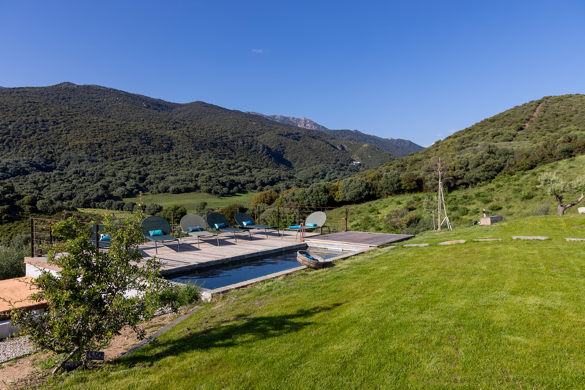 u-mulinu-casanelli_country-house_corsica-france_exterior-pool.jpg