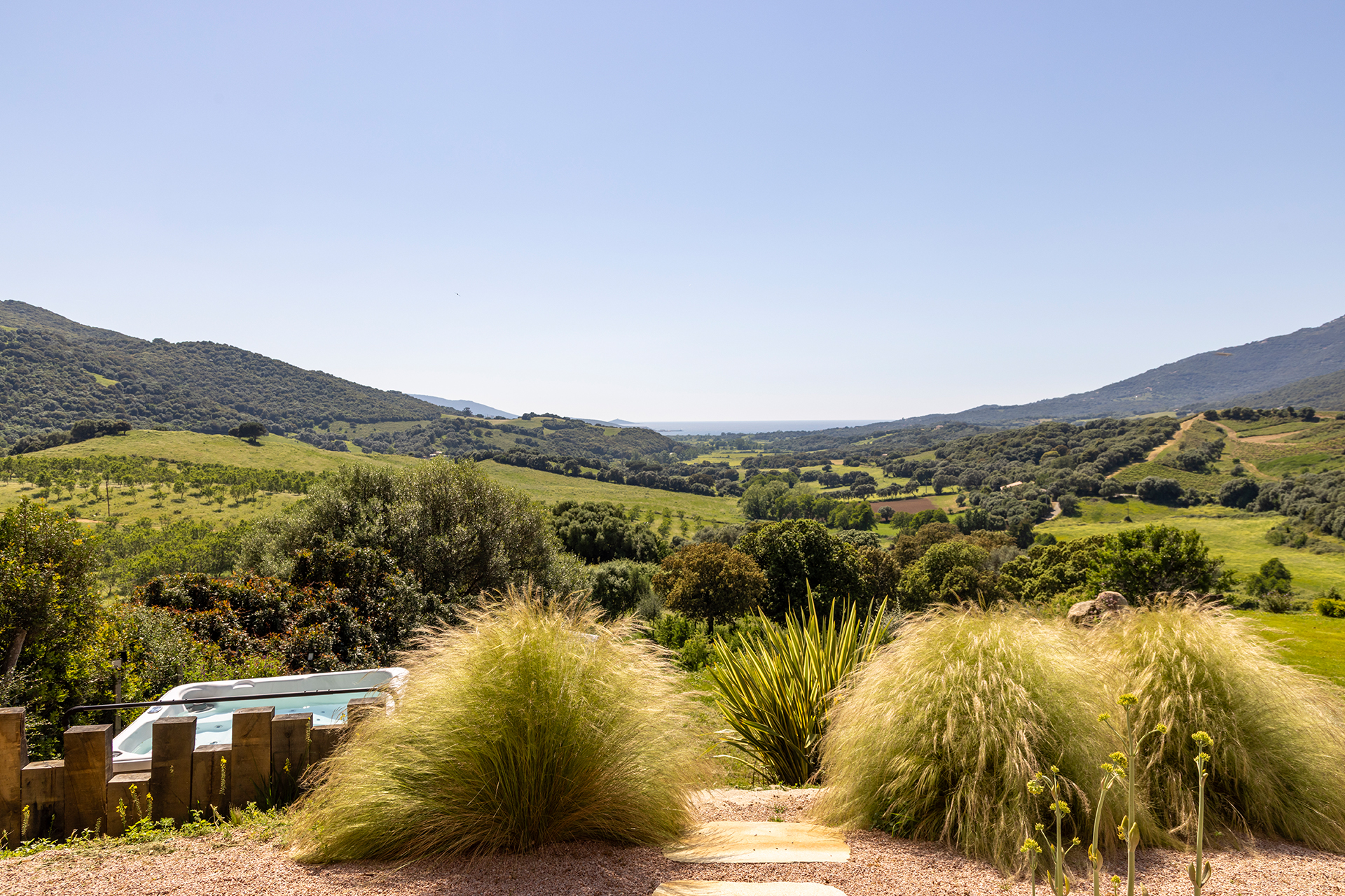u-mulinu-casanelli_country-house_corsica-france_exterior-view-jacuzzi.jpg