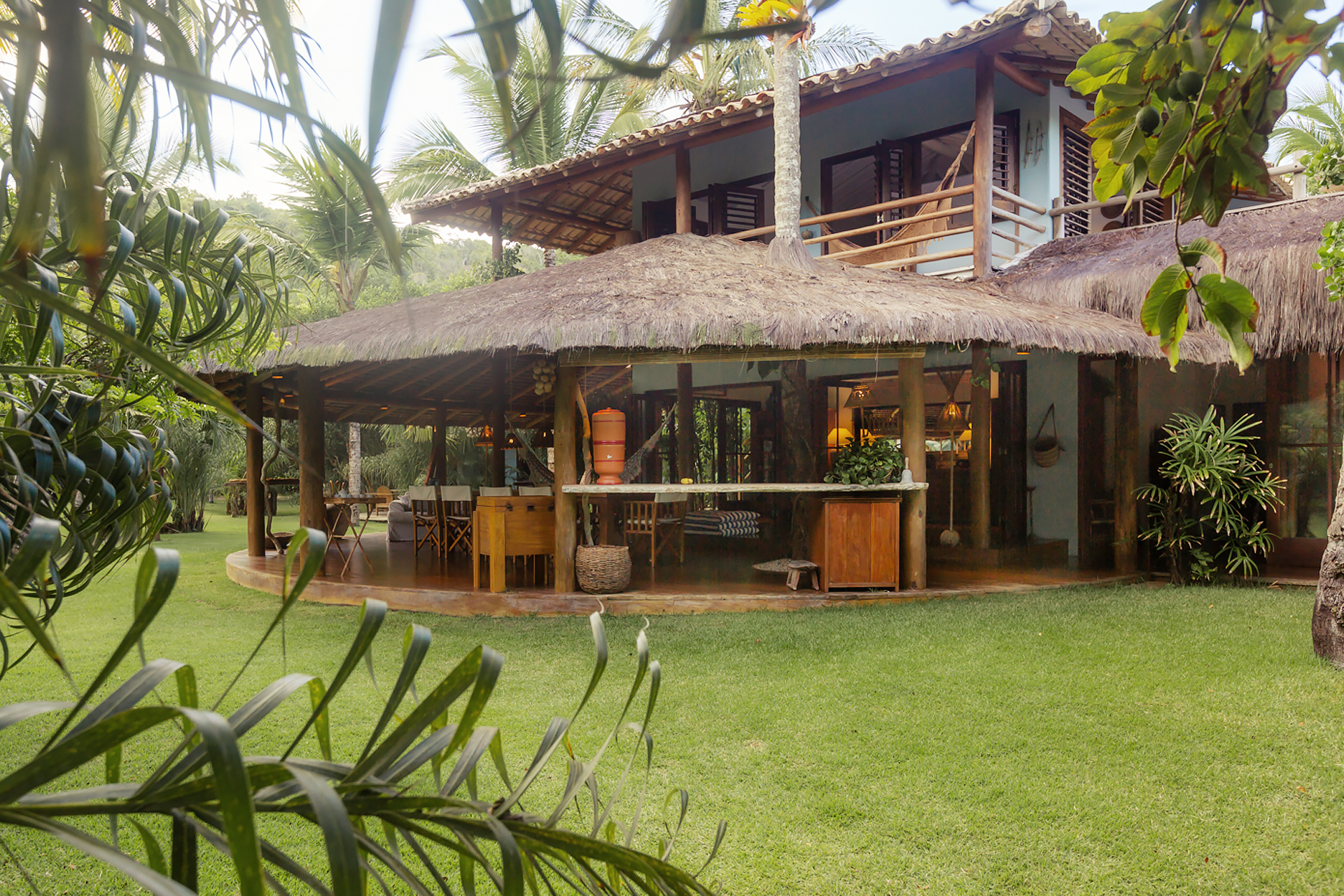 Casa com Jardim em Condomínio Fechado