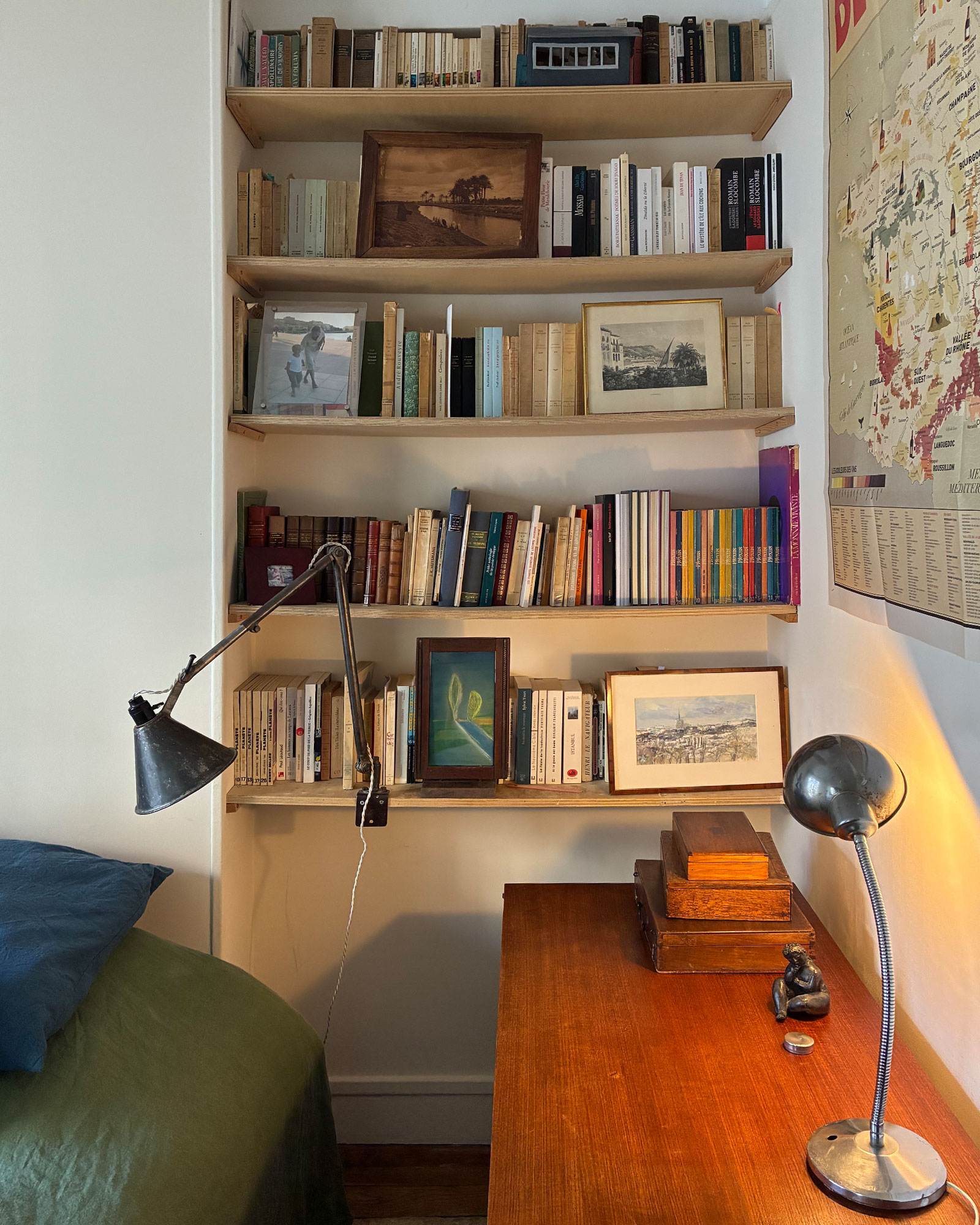 quartier-latin-apartment_studio_paris-france_interior-books.jpg