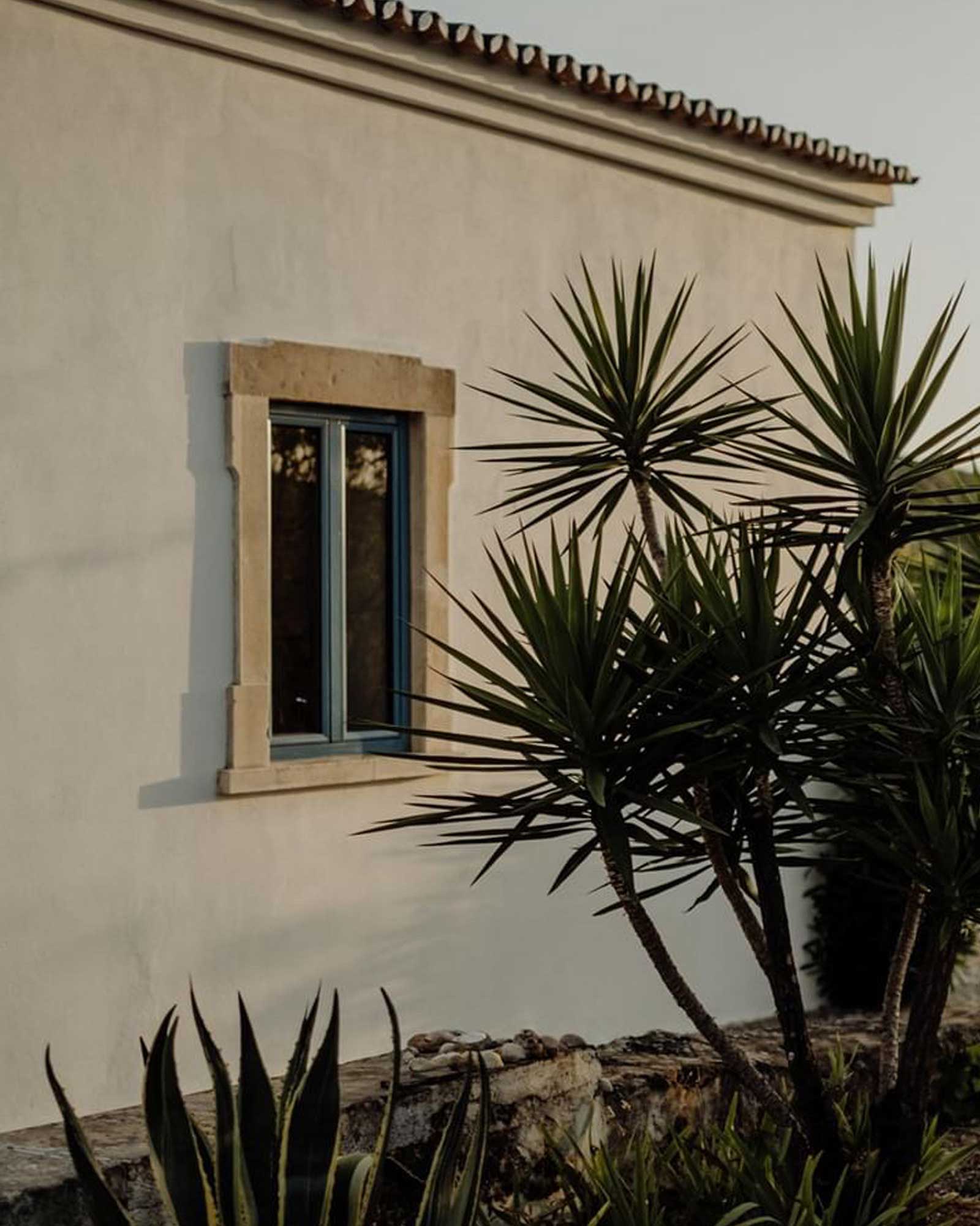 casa-amendoeira_country-house_algarve-portugal_exterior-facade-window.jpg