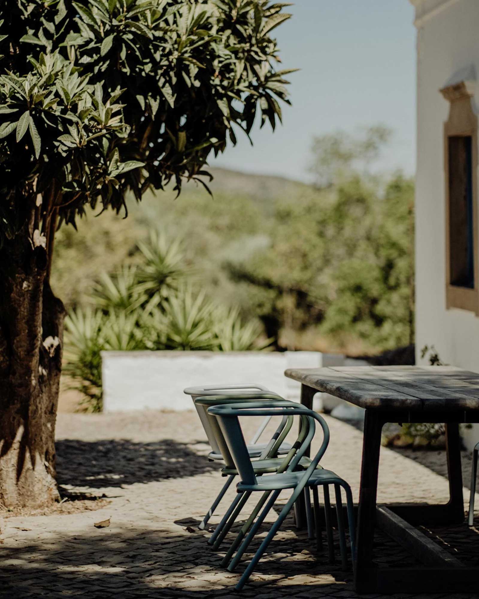 casa-amendoeira_country-house_algarve-portugal_exterior-table.jpg