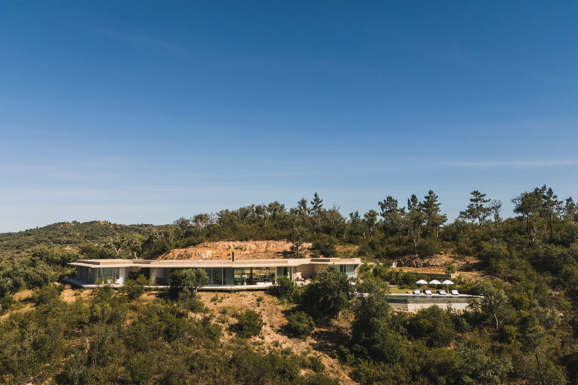 villa-sobreiras-altas_villa_setubal-portugal_exterior.jpg