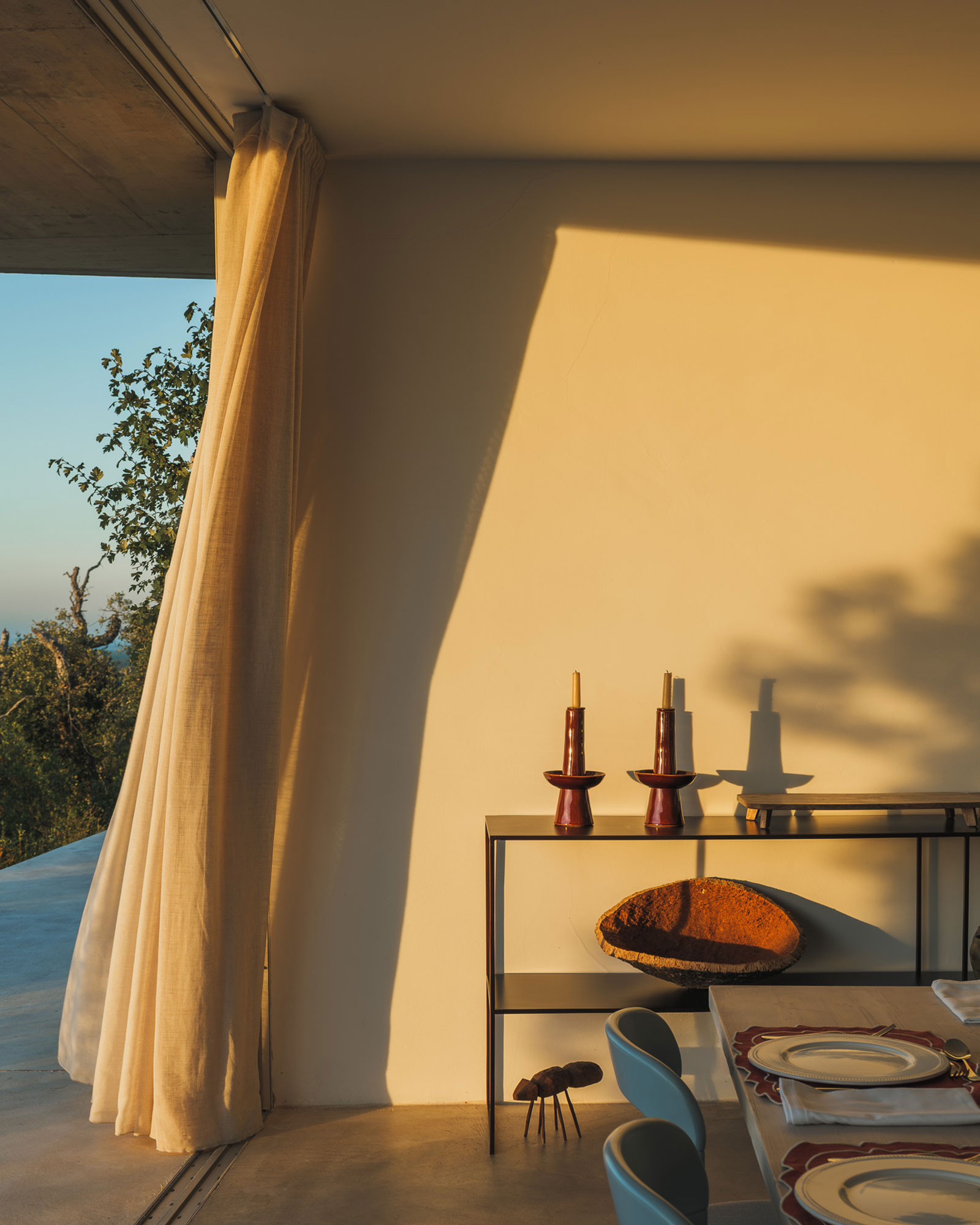 villa-sobreiras-altas_villa_setubal-portugal_interior-detail-sunset.jpg