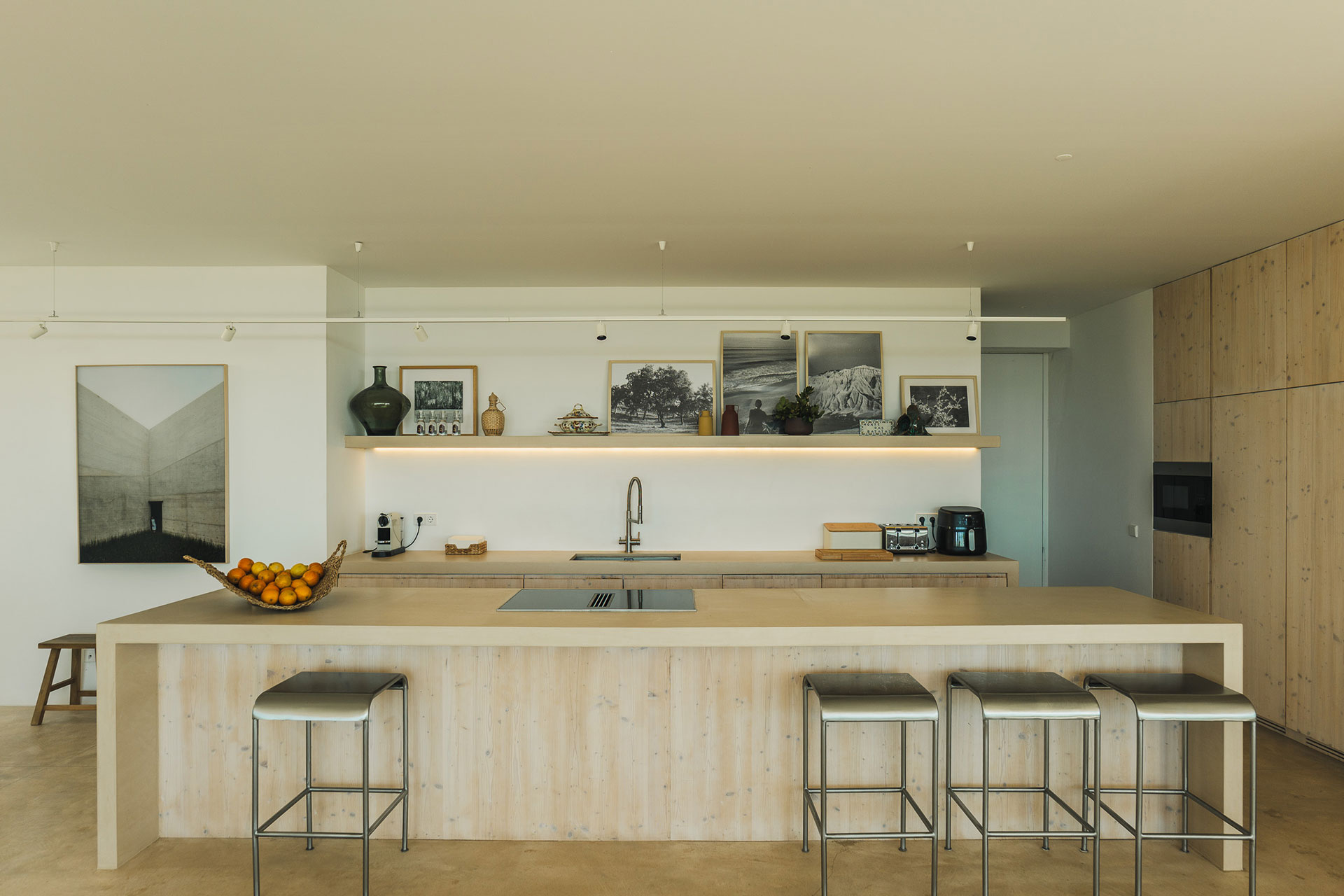 villa-sobreiras-altas_villa_setubal-portugal_interior-kitchen.jpg