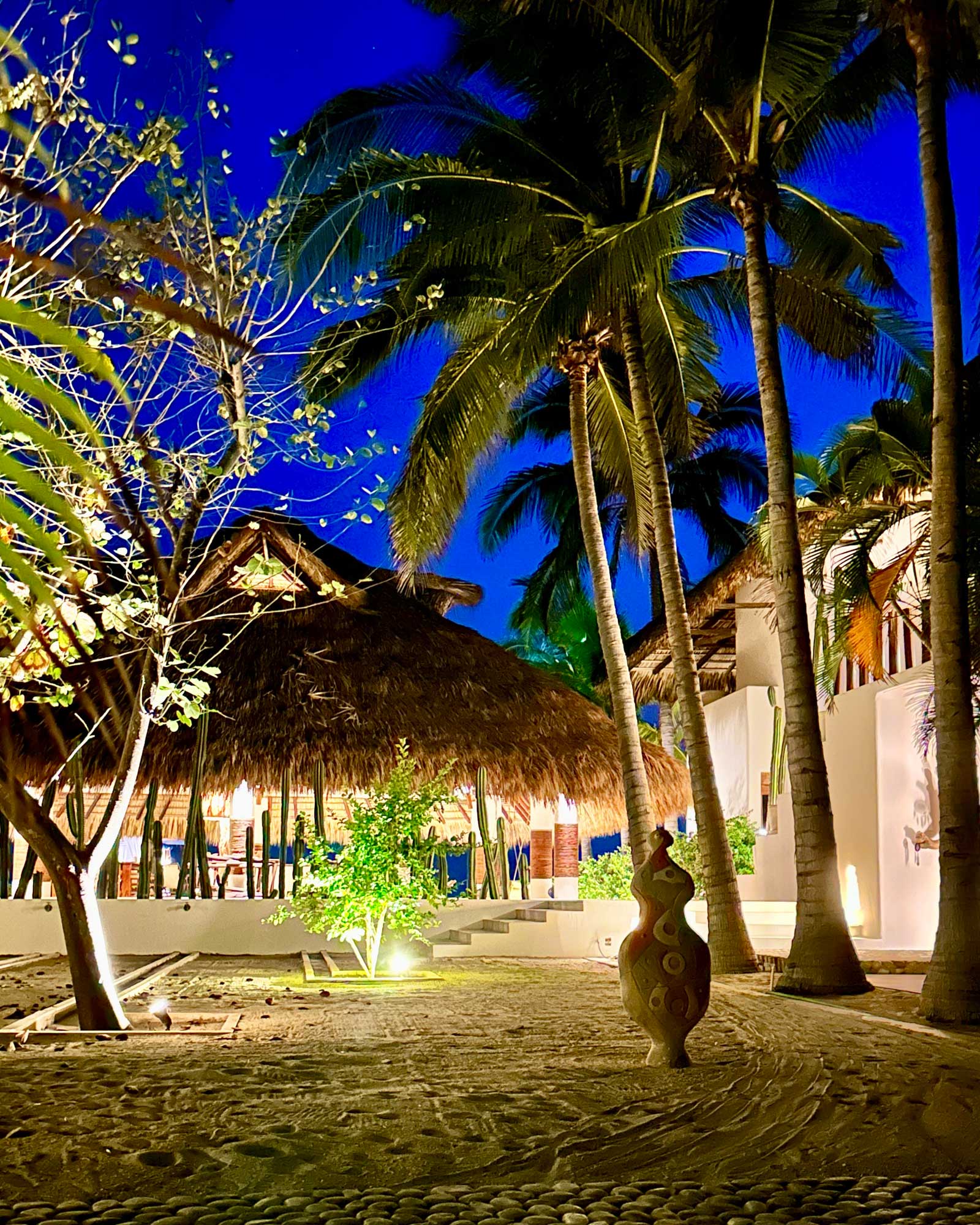 casa-inspiracion_palapa_puerto-escondido-oaxaca-mexico_exterior-night.jpg