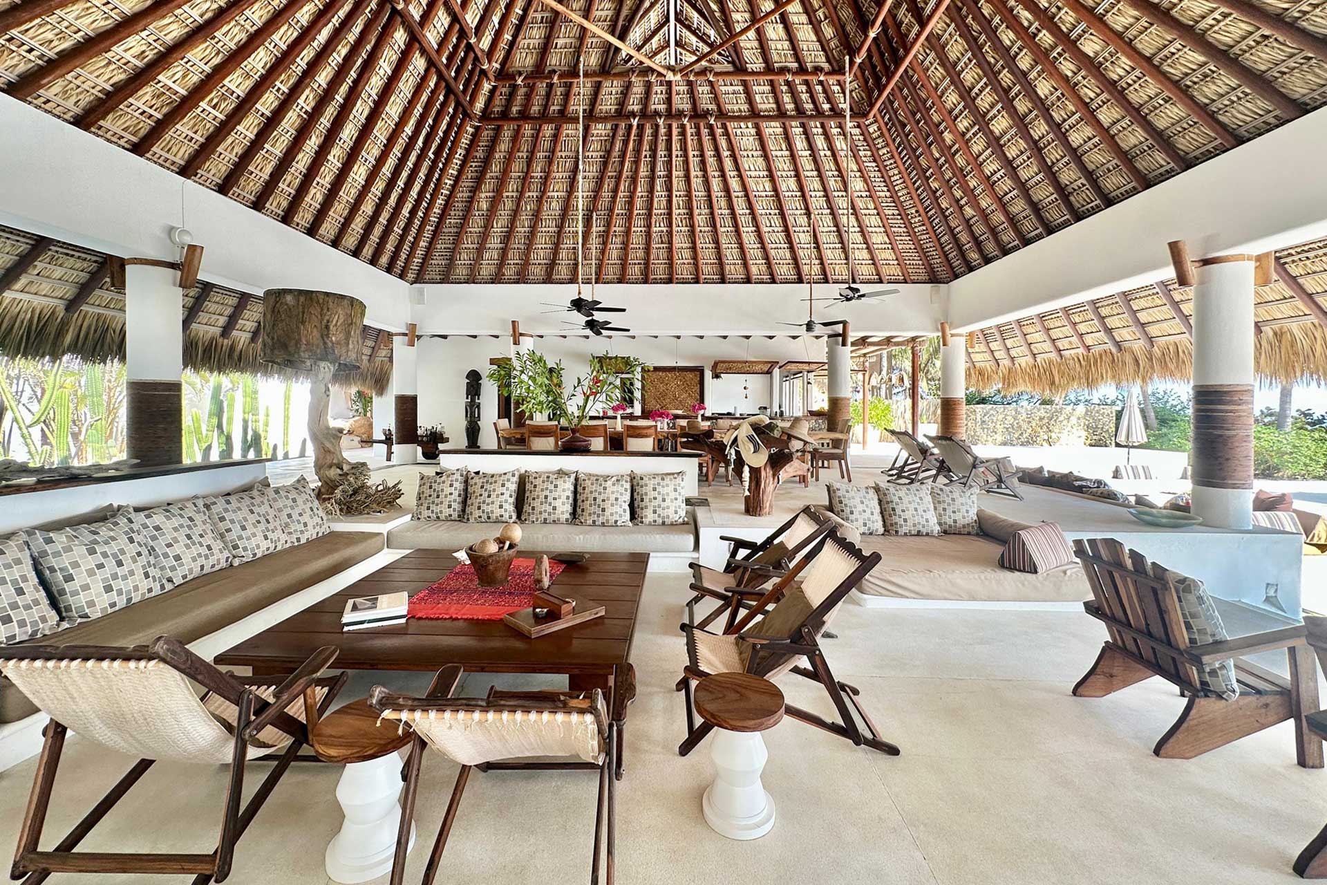 casa-inspiracion_palapa_puerto-escondido-oaxaca-mexico_interior-living-room.jpg