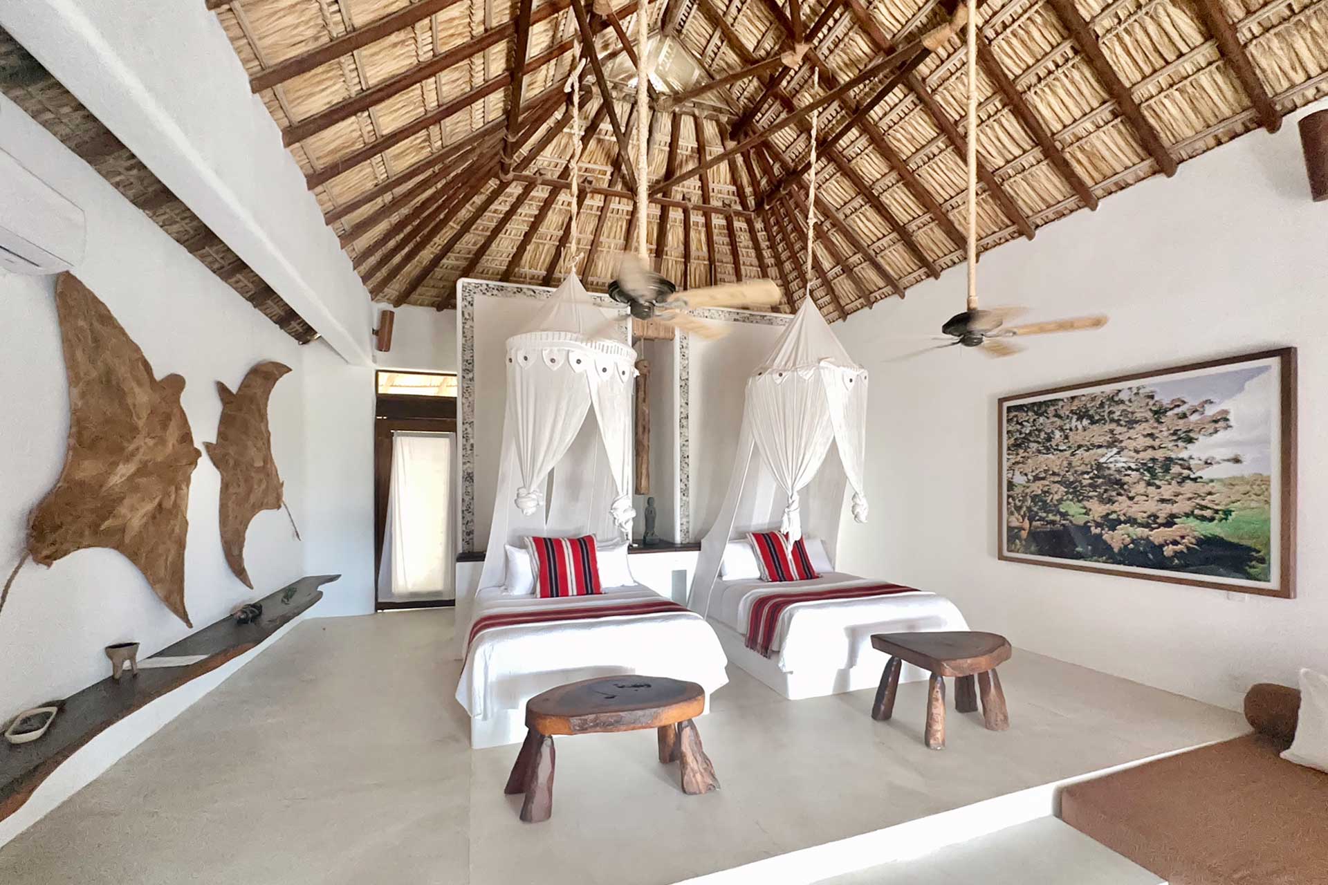 casa-inspiracion_palapa_puerto-escondido-oaxaca-mexico_interior-two-beds.jpg