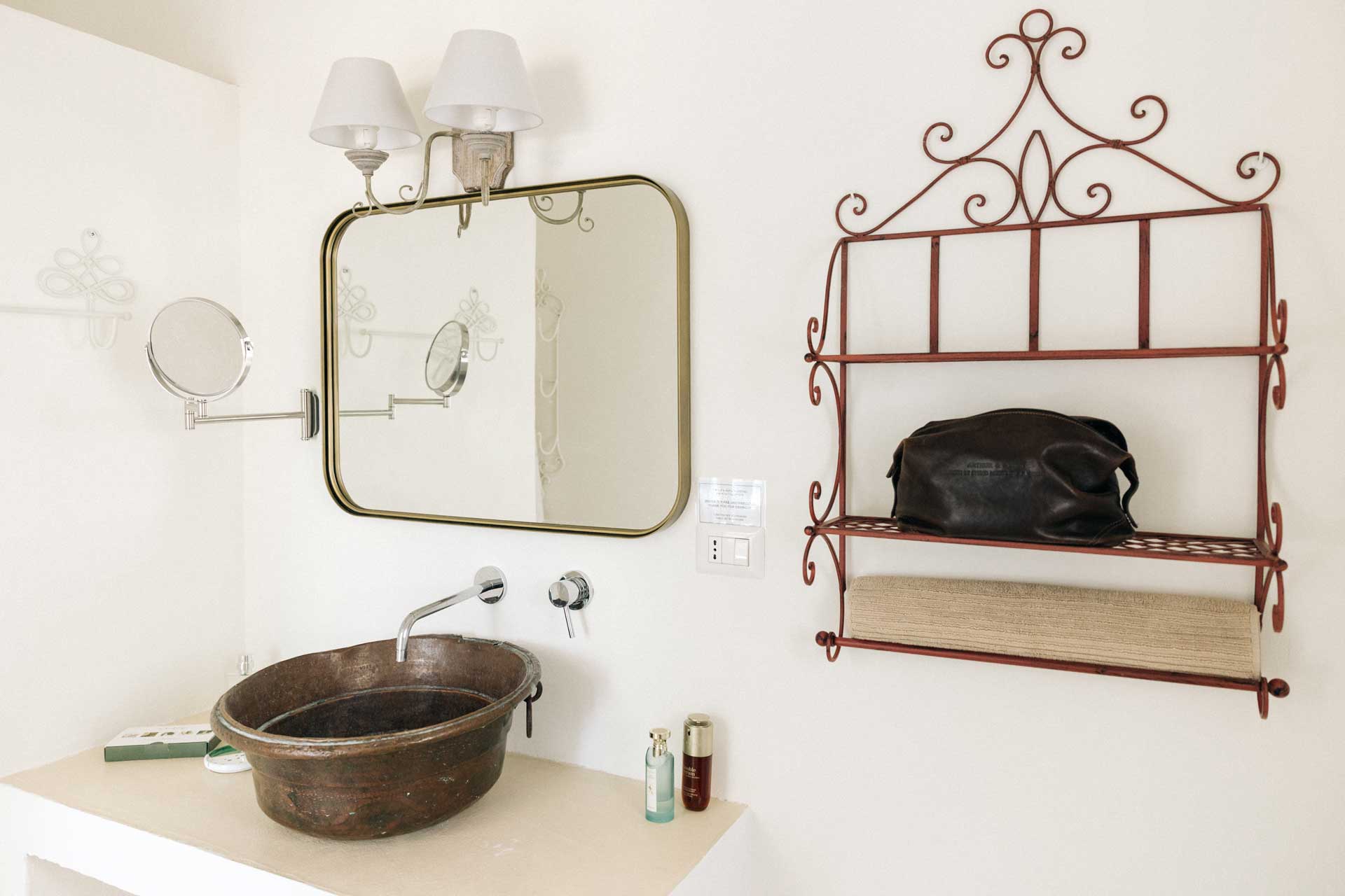 trullo-matteo_trullo_puglia-italy_interior-bathroom.jpg