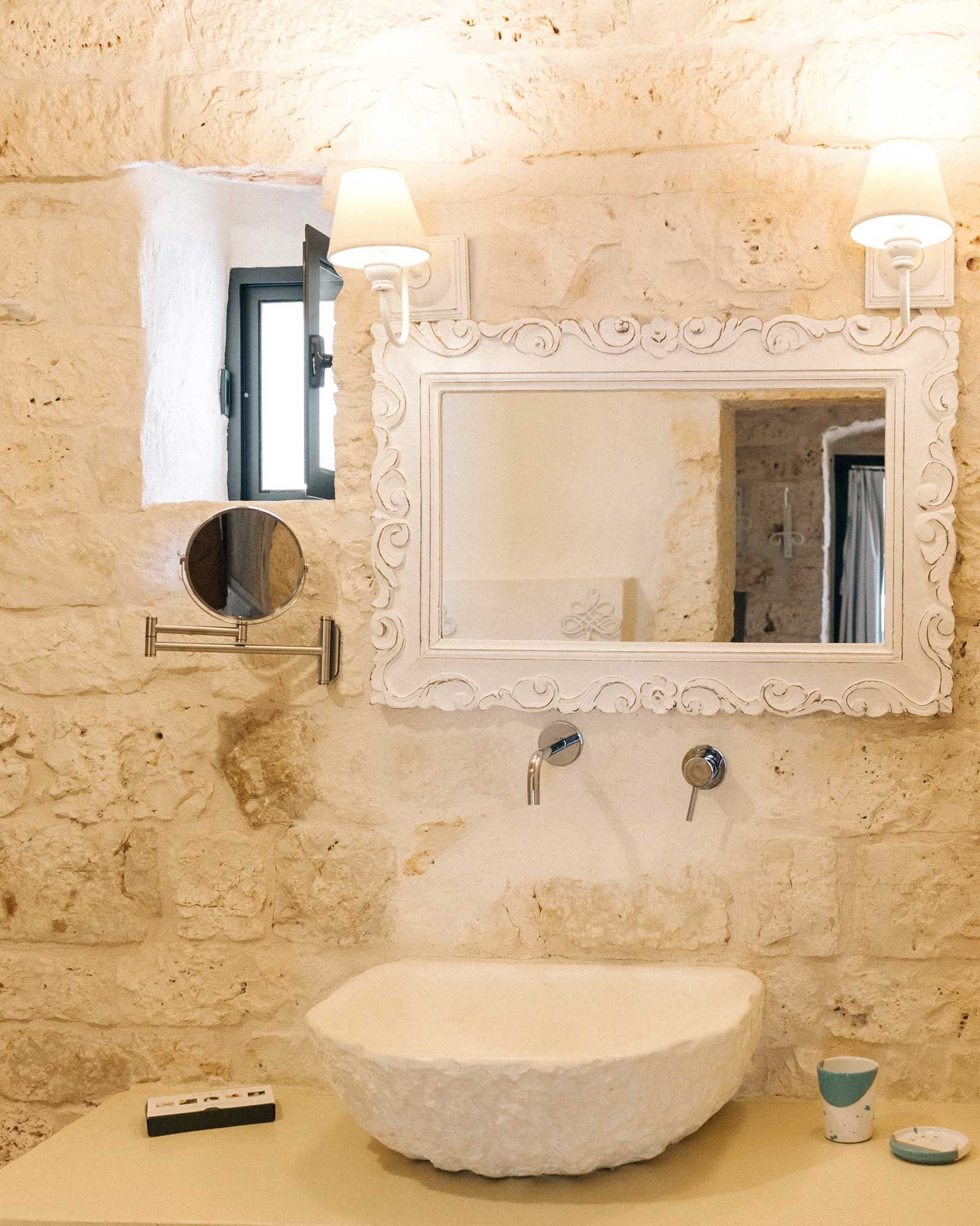 trullo-matteo_trullo_puglia-italy_interior-bathroom-mirror.jpg