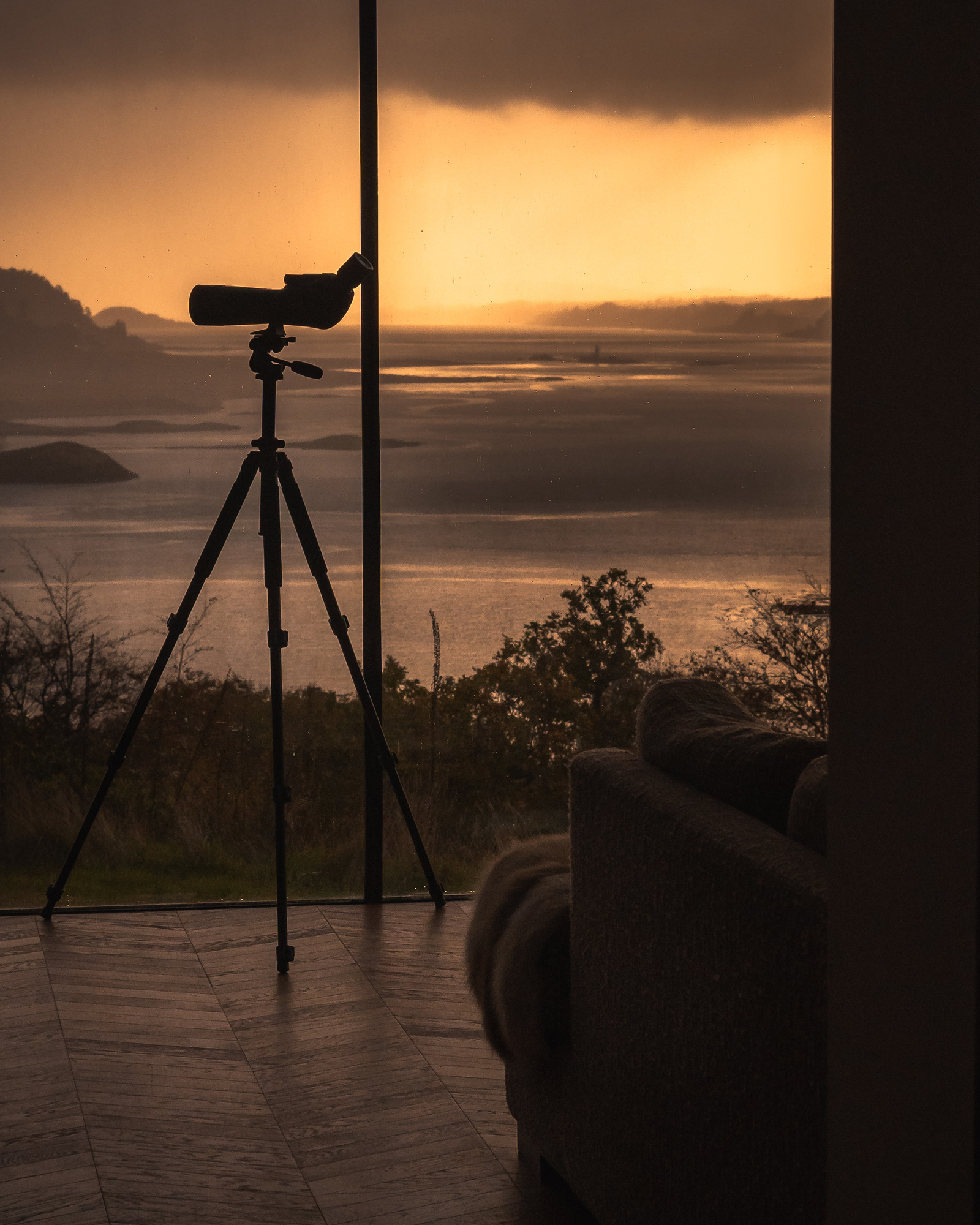 stormhouse-north_cabin_scotland-uk_interior-sunset.jpg