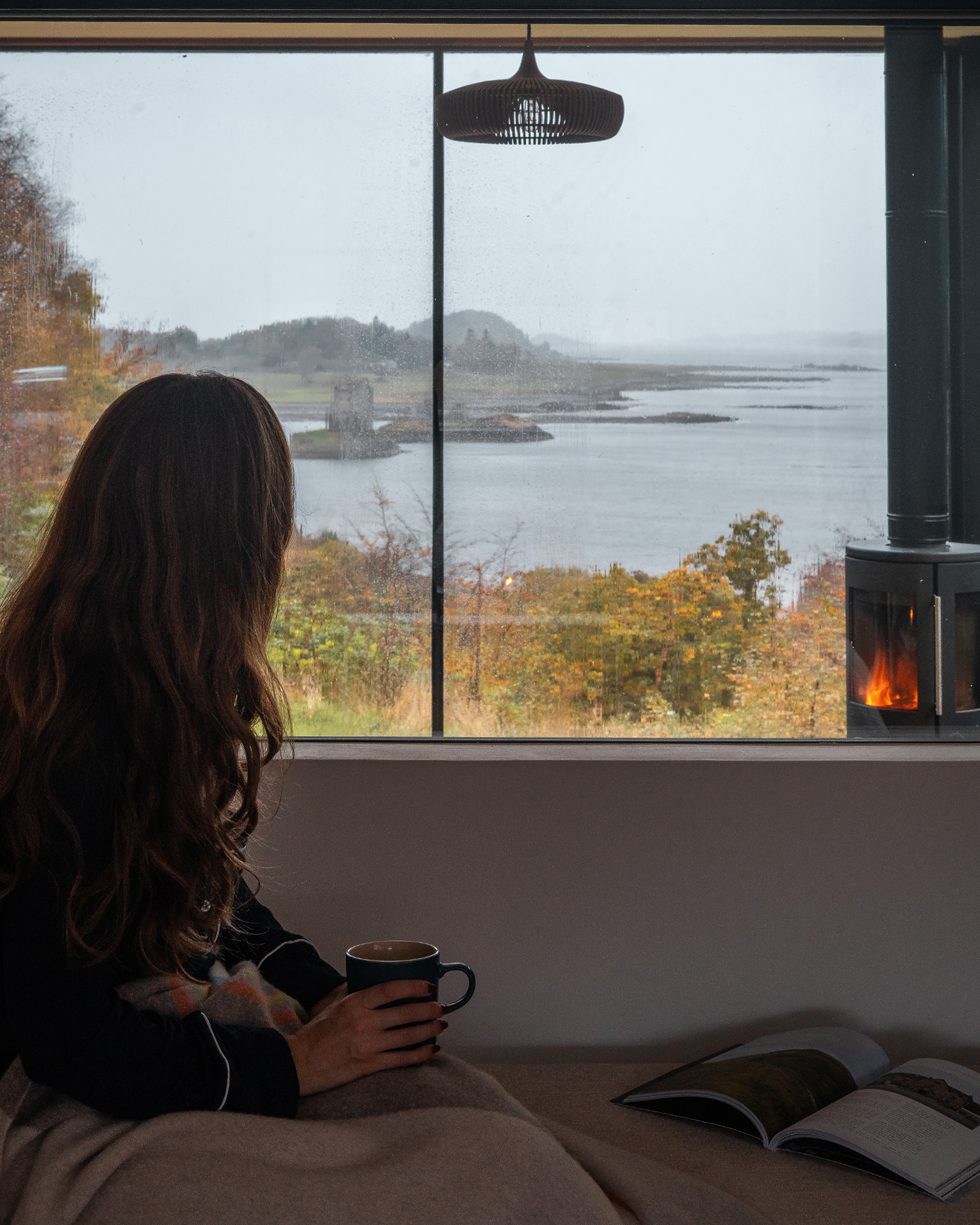 stormhouse-north_cabin_scotland-uk_interior-view-coffee.jpg