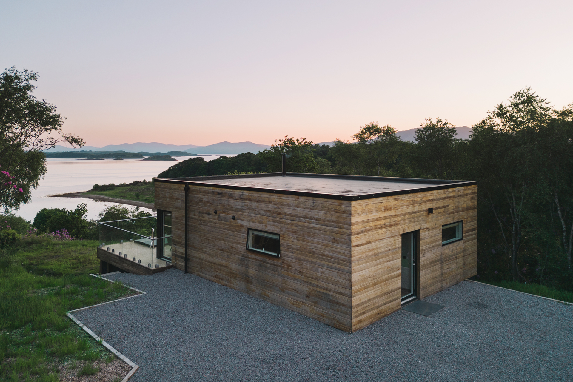 stormhouse_cabin_argyll-scotland_exterior-north-facade.jpg