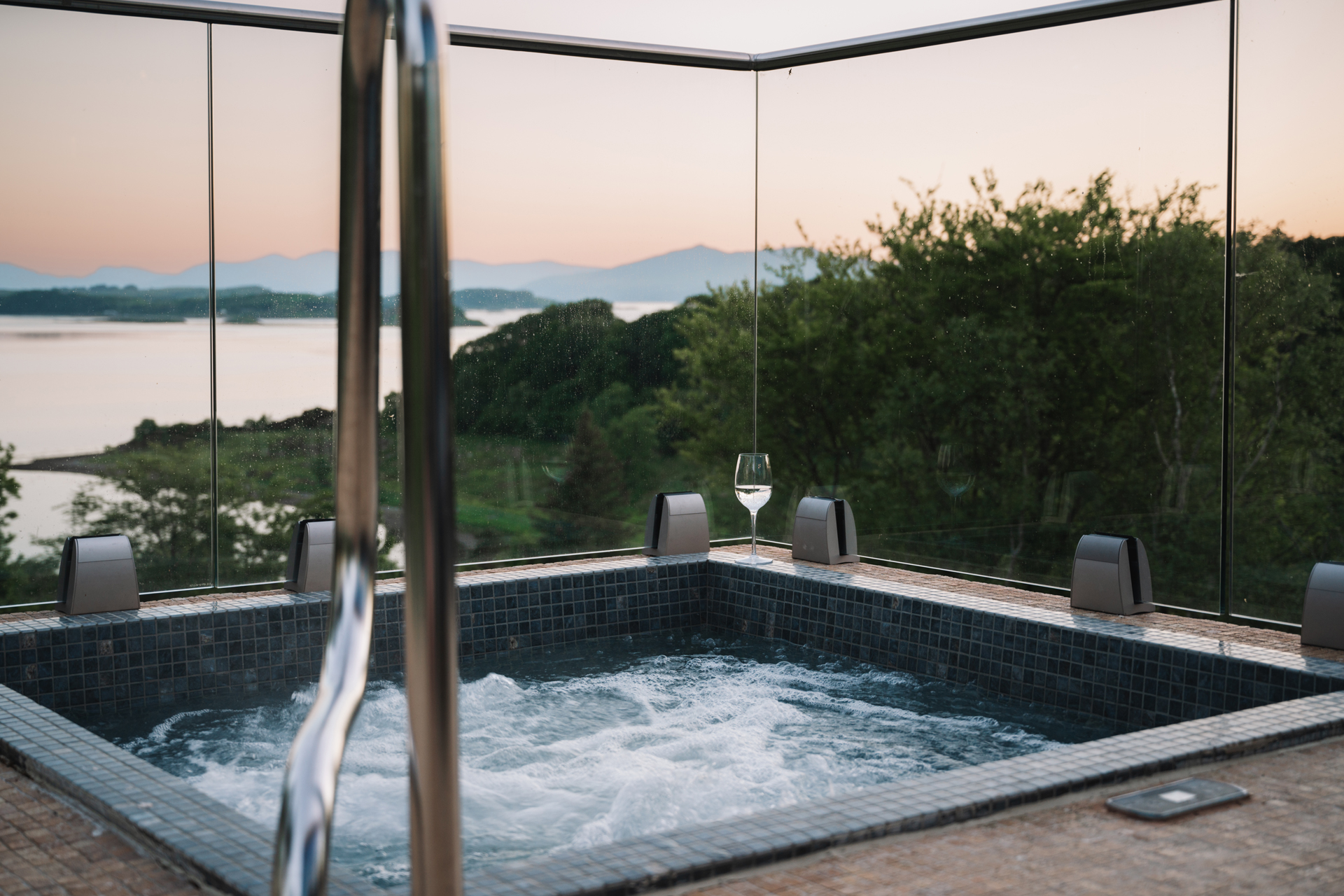 stormhouse_cabin_argyll-scotland_exterior-north-jacuzzi.jpg