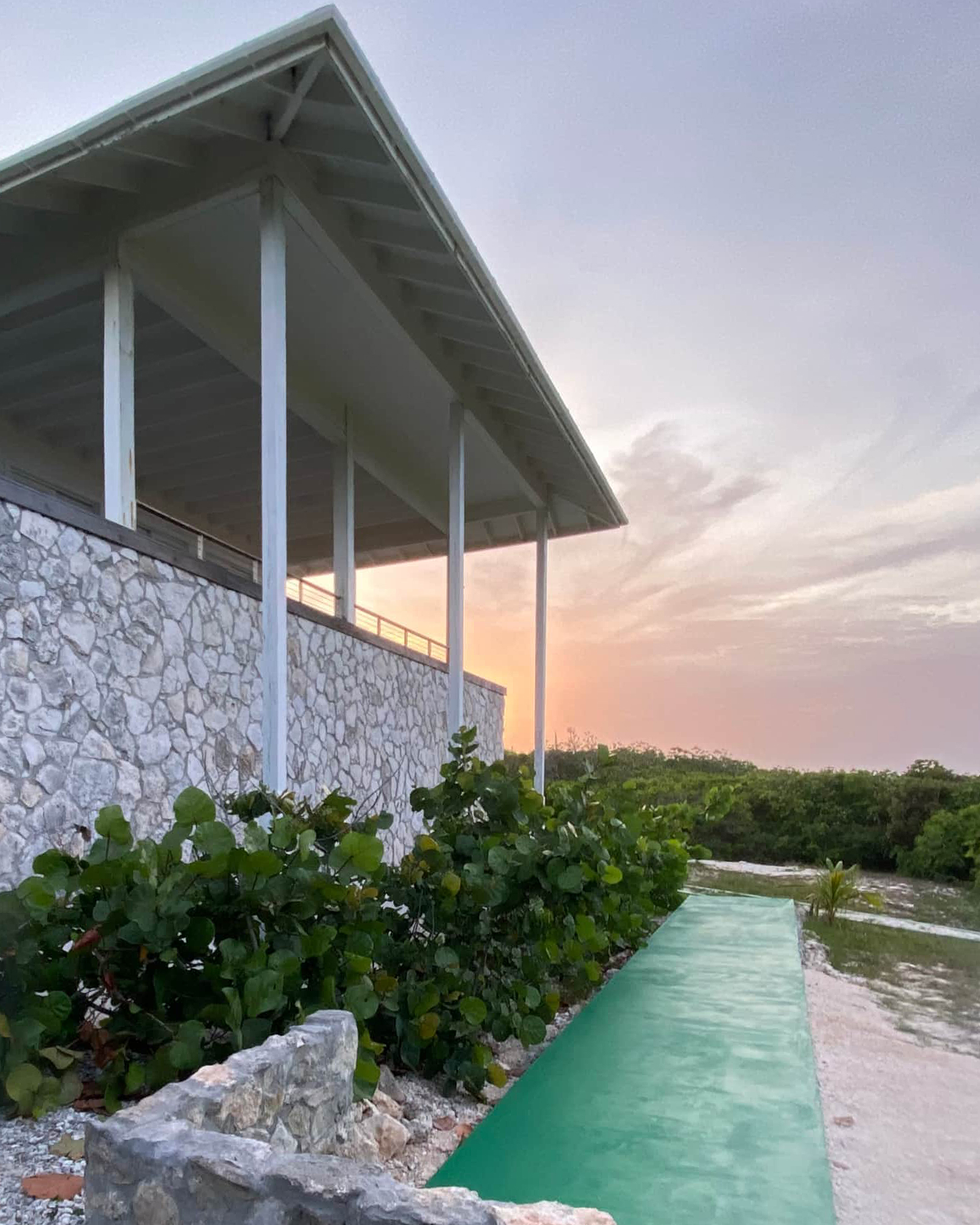 rock-hill_beach-house_long-island-bahamas_exterior-susnet.jpg