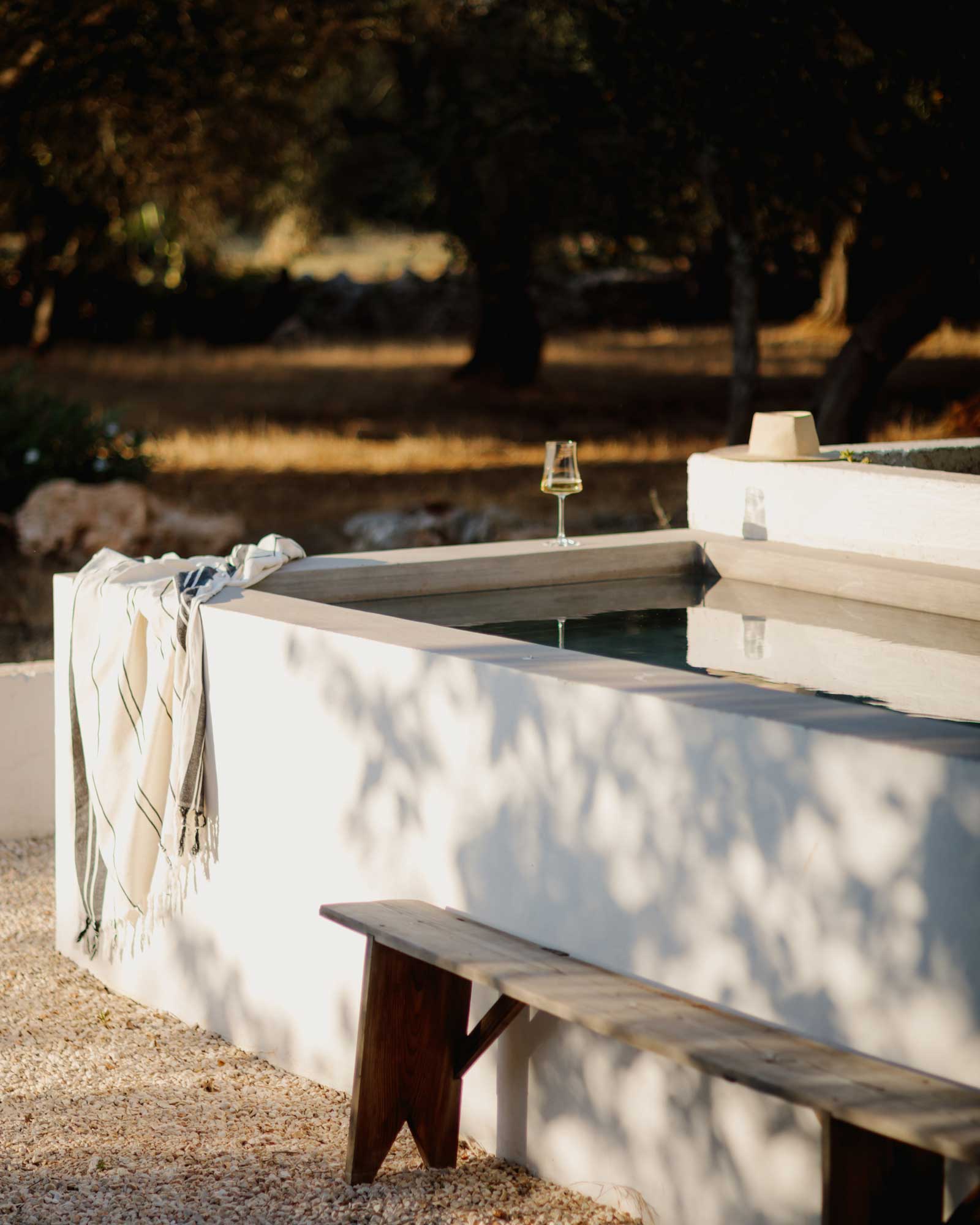 casa-damatura_house_puglia-italy_exterior-jacuzzi.jpg