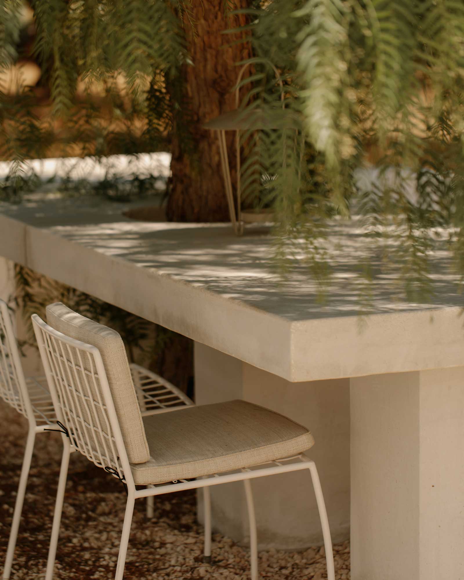 casa-damatura_house_puglia-italy_exterior-table.jpg