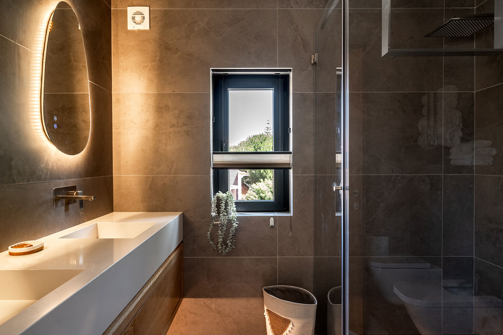 wine-country-villa_villa_alenquer-portugal_interior-bathroom.jpg