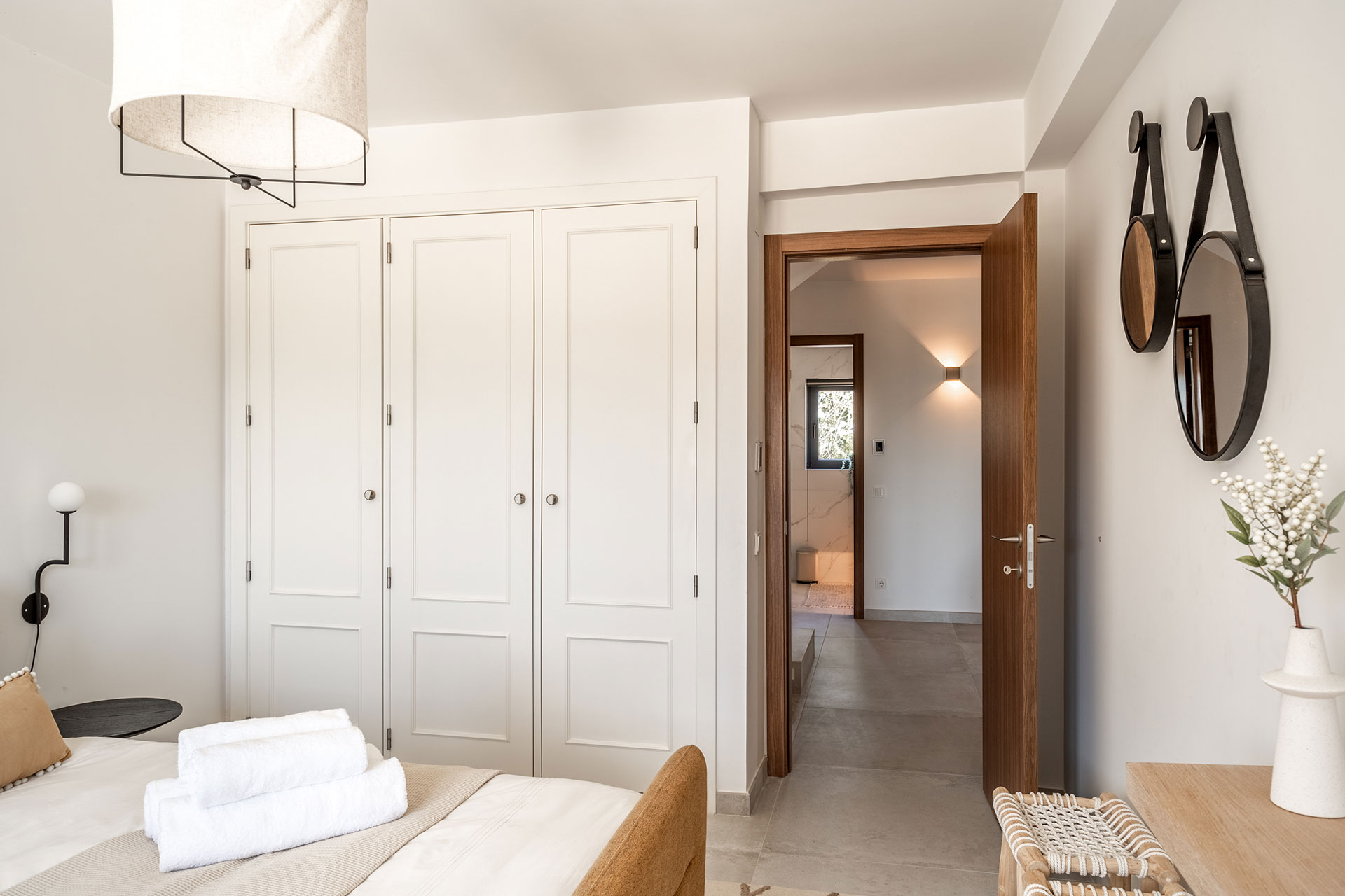 wine-country-villa_villa_alenquer-portugal_interior-bedroom-space.jpg