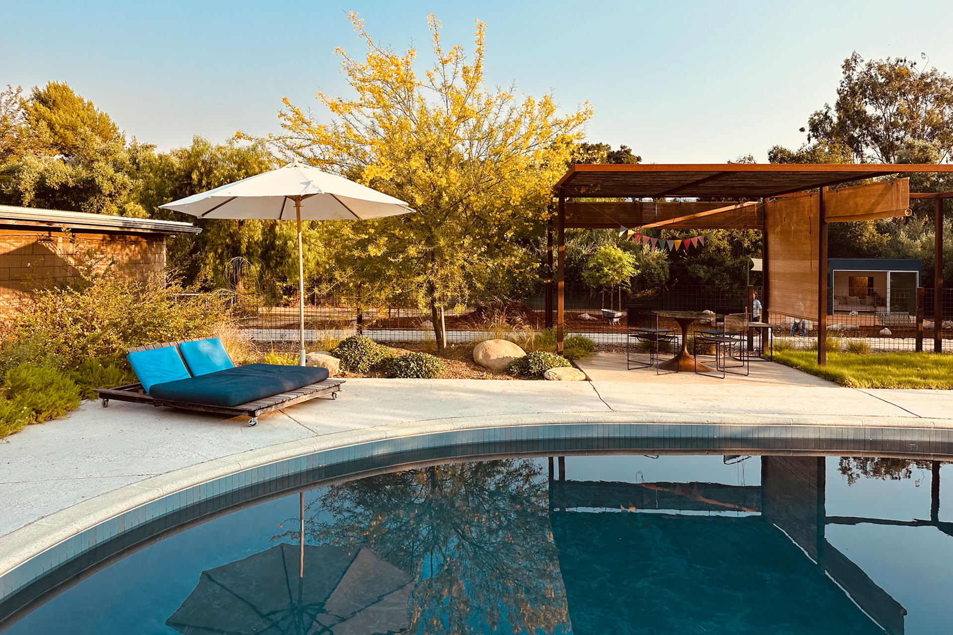 modern-east-end-ranch-with-pool_house_california-usa_exterior.jpg