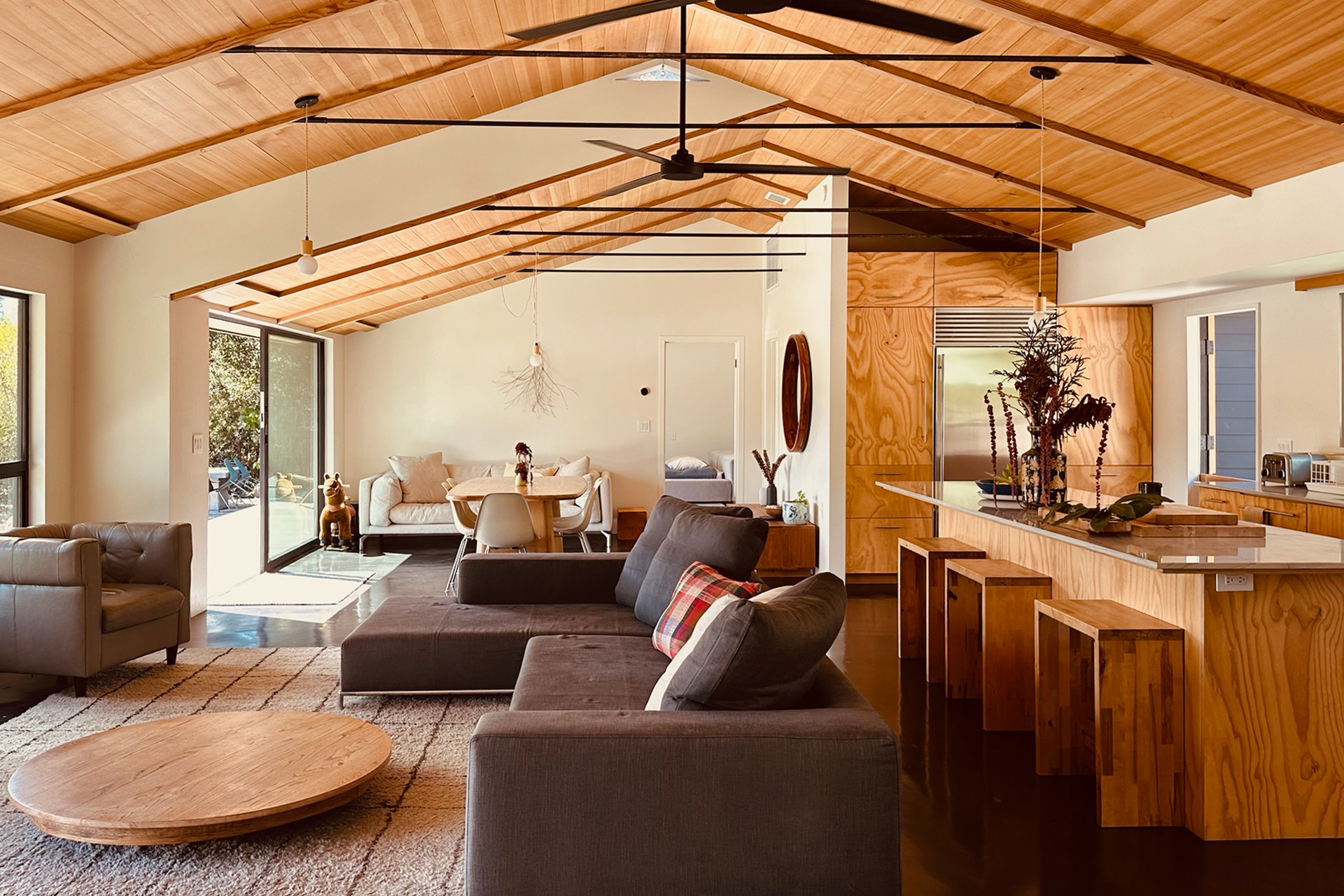 modern-east-end-ranch_house_ojai-california-usa_interior-space.jpg