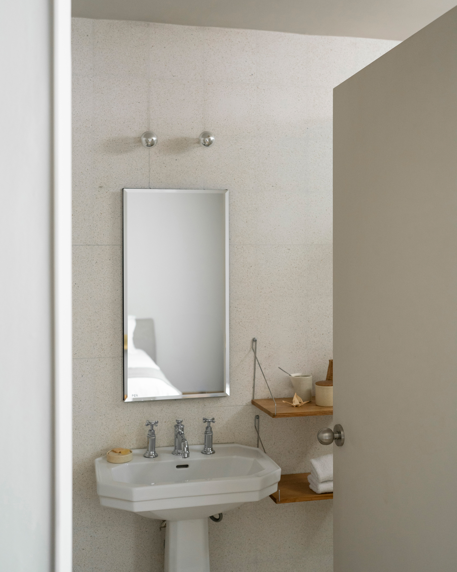 casa-teo_apartment_cdmx-mexico_interior-bathroom-mirror.jpg
