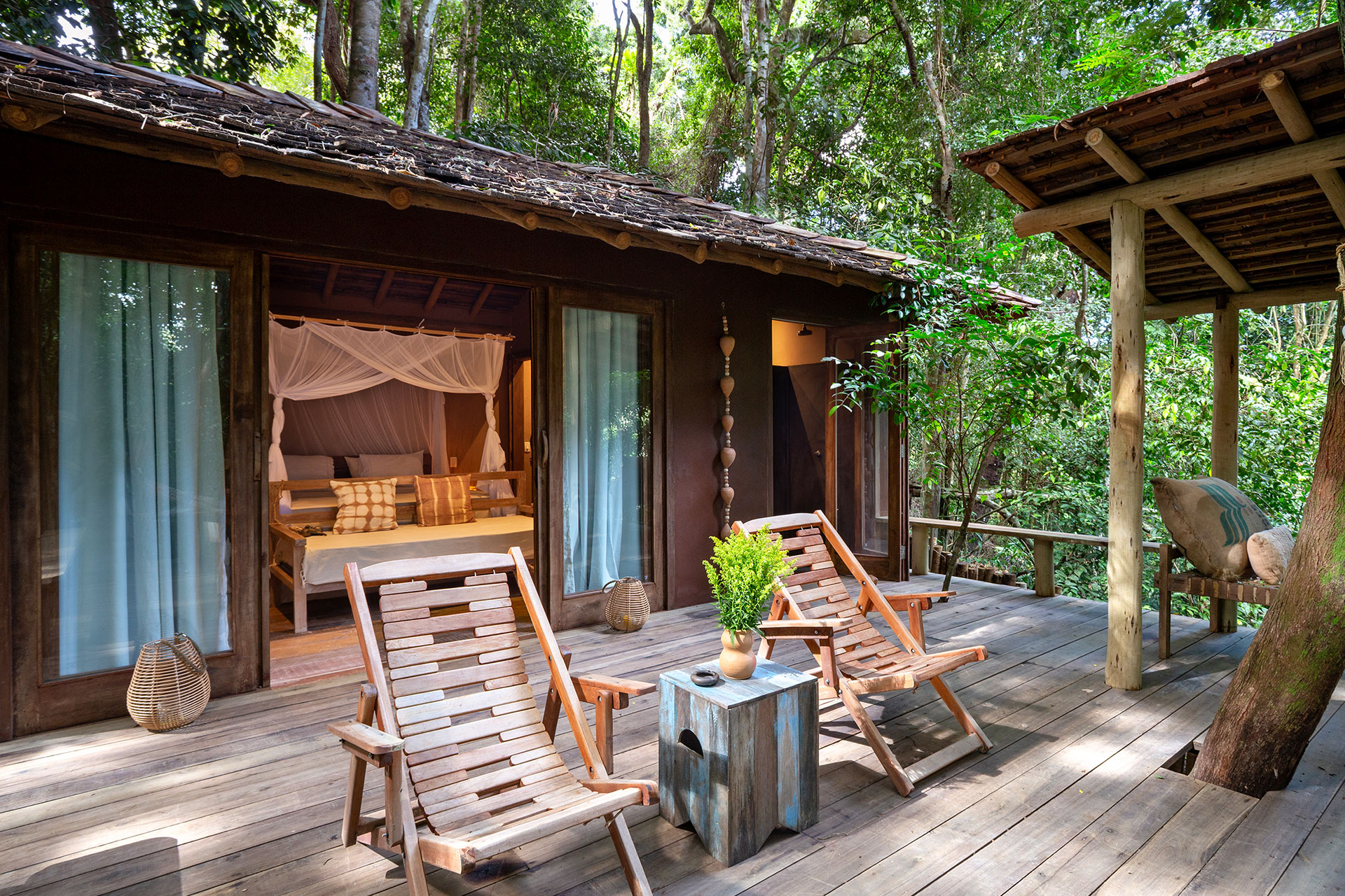 casa-mata-awe_house_bahia-brazil_exterior-chairs.jpg