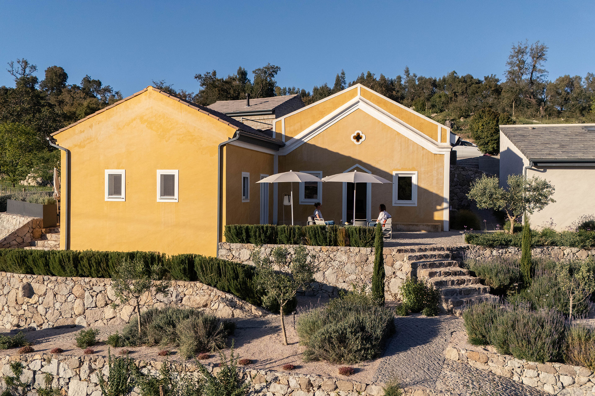 quinta-da-lila-the-yellow-house_estate_Faro-District-portugal_exterior.jpg
