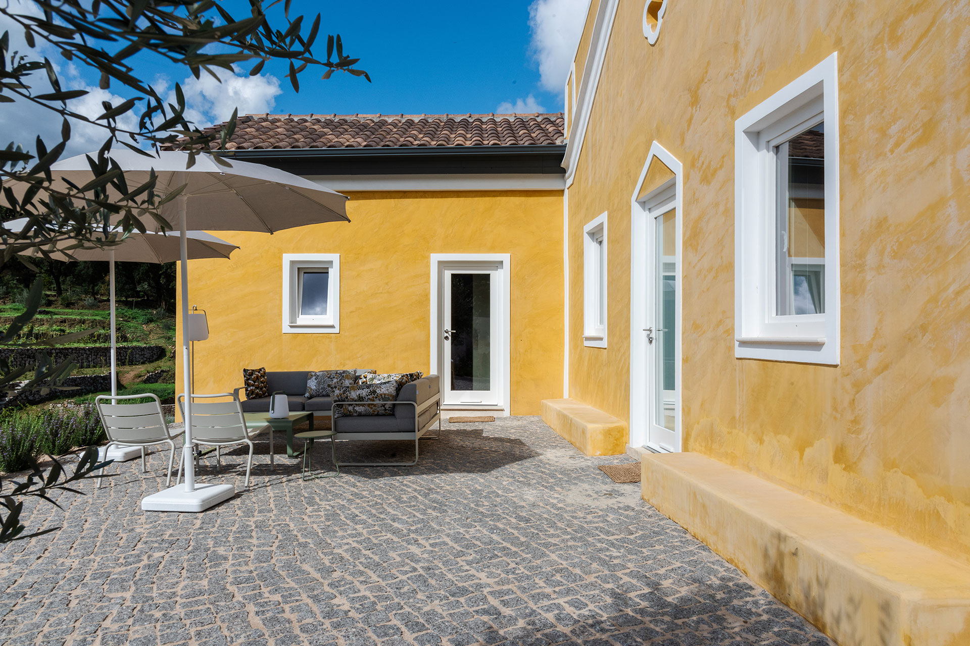 quinta-da-lila-the-yellow-house_estate_Faro-District-portugal_exterior-facade.jpg