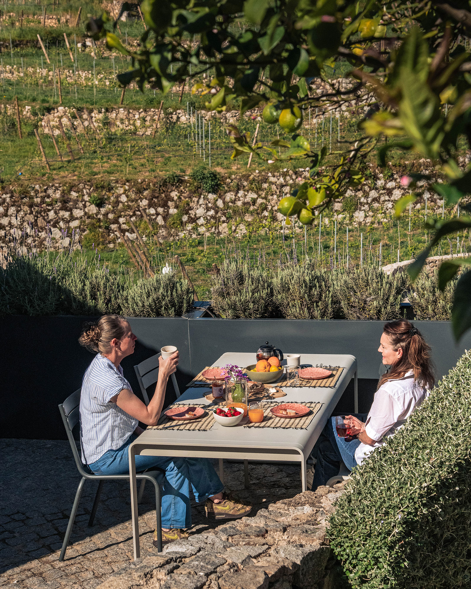 quinta-da-lila-the-yellow-house_estate_Faro-District-portugal_exterior-table.jpg