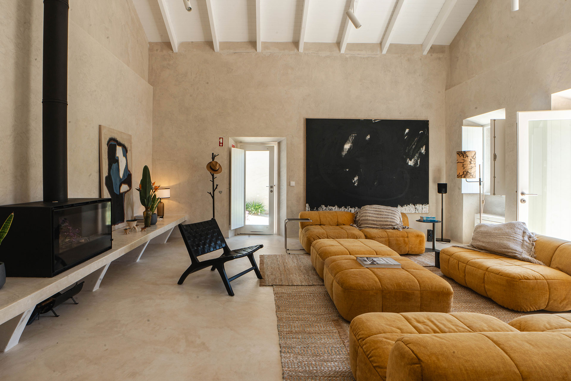 quinta-da-lila-the-yellow-house_estate_Faro-District-portugal_interior.jpg