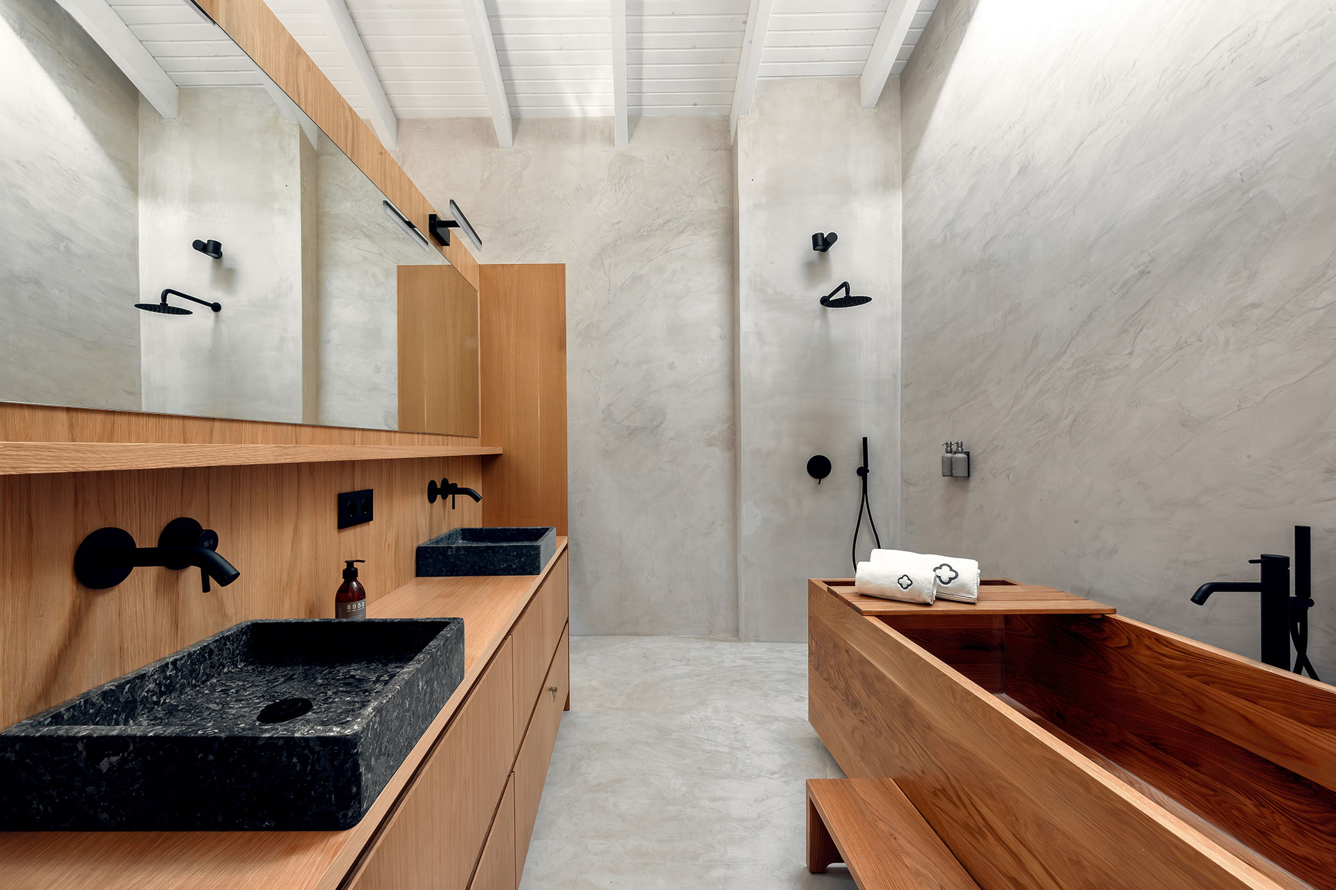 quinta-da-lila-the-yellow-house_estate_Faro-District-portugal_interior-bath-room.jpg