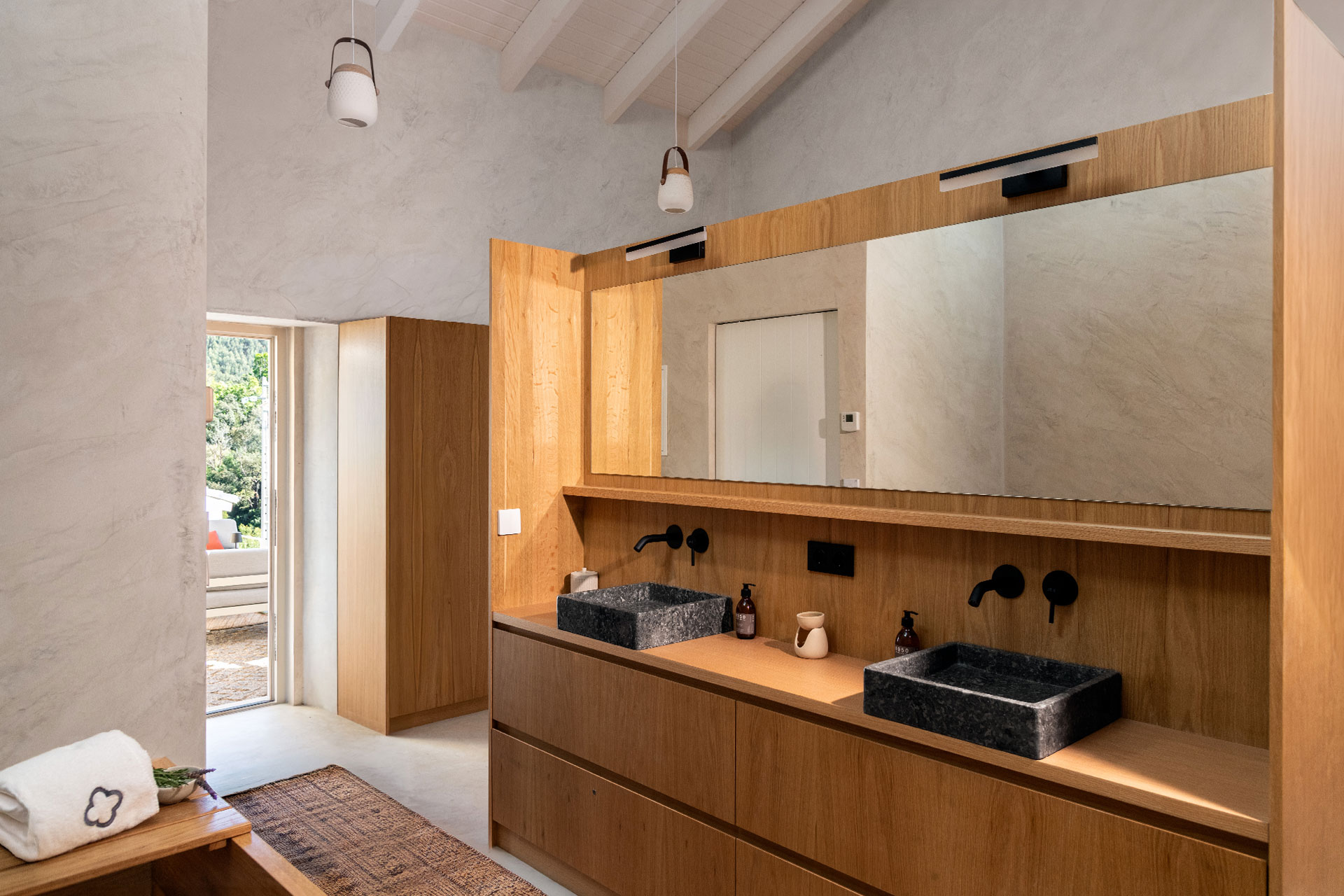 quinta-da-lila-the-yellow-house_estate_Faro-District-portugal_interior-bathroom.jpg