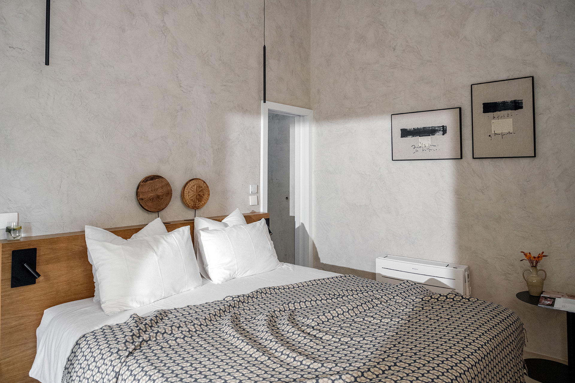 quinta-da-lila-the-yellow-house_estate_Faro-District-portugal_interior-bed.jpg