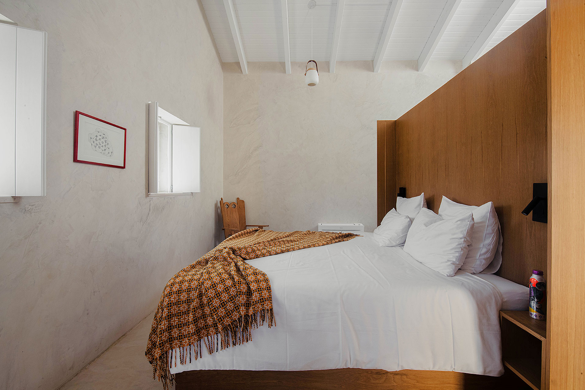 quinta-da-lila-the-yellow-house_estate_Faro-District-portugal_interior-bed-room.jpg