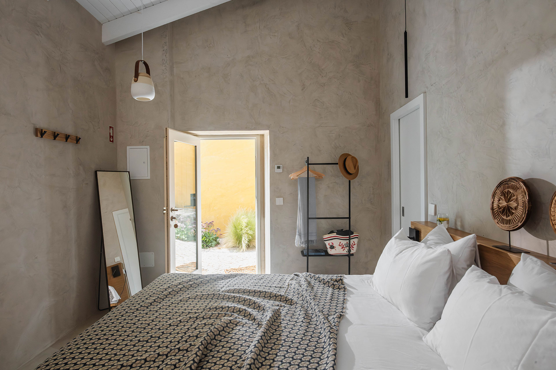 quinta-da-lila-the-yellow-house_estate_Faro-District-portugal_interior-bedroom-space.jpg