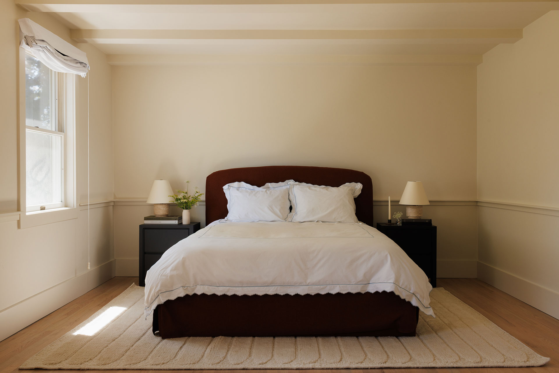callisto-hilltop-house_country-house_new-york-usa_interior-bedroom-design.jpg