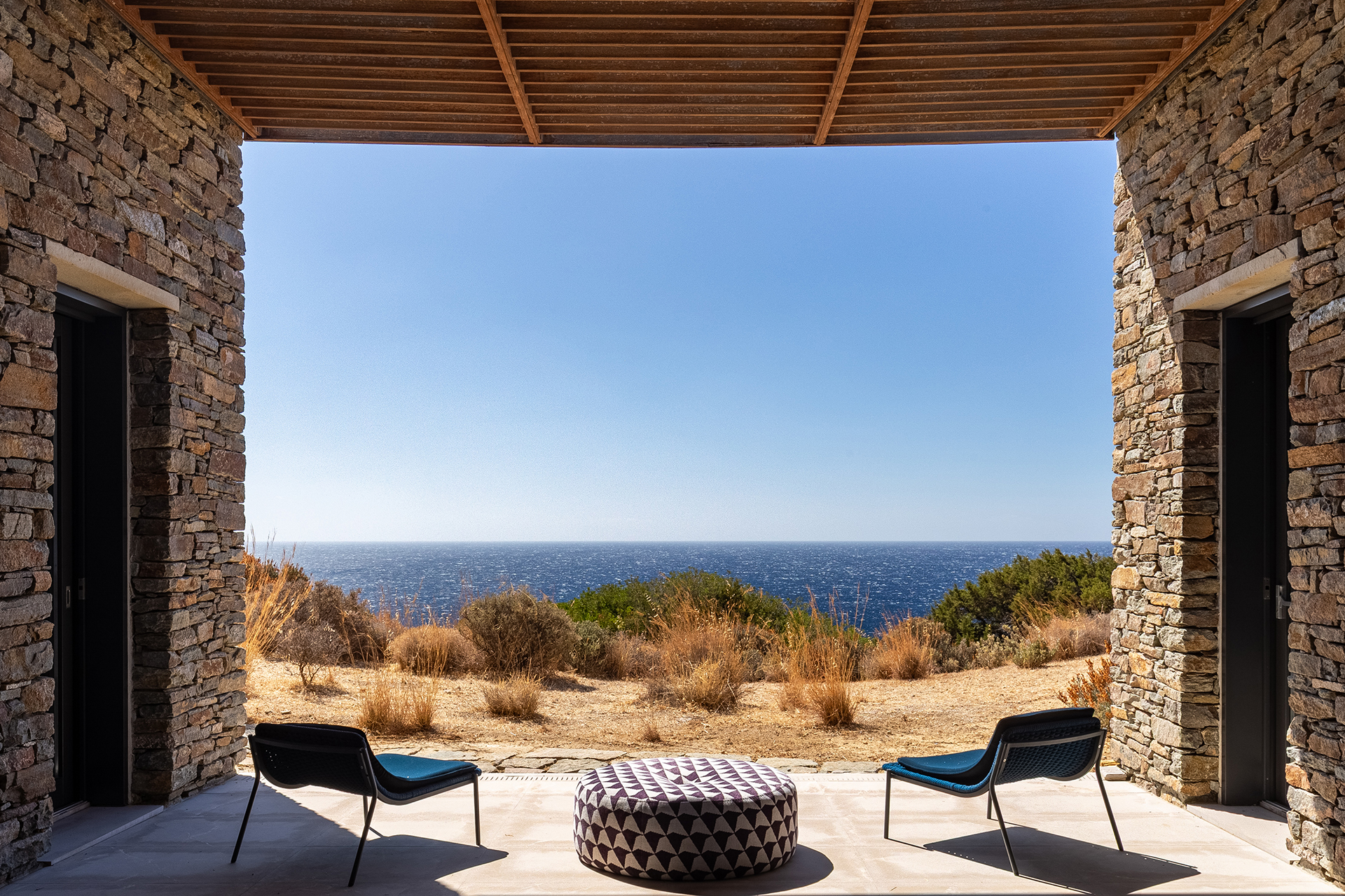 villa-zephyria_villa_milos-greece_guesthouse-exterior-chairs-view.jpg