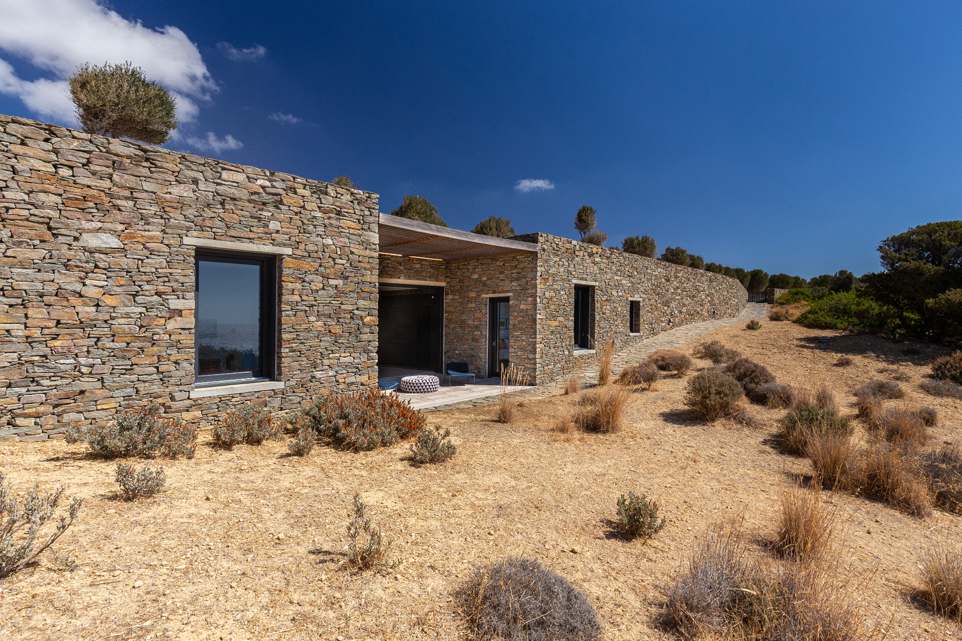 villa-zephyria_villa_milos-greece_guesthouse-exterior-facade-design.jpg