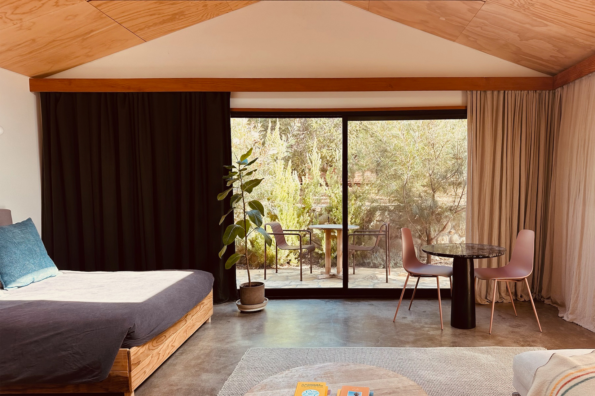 modern-east-end-studio_studio_california-usa_interior.jpg