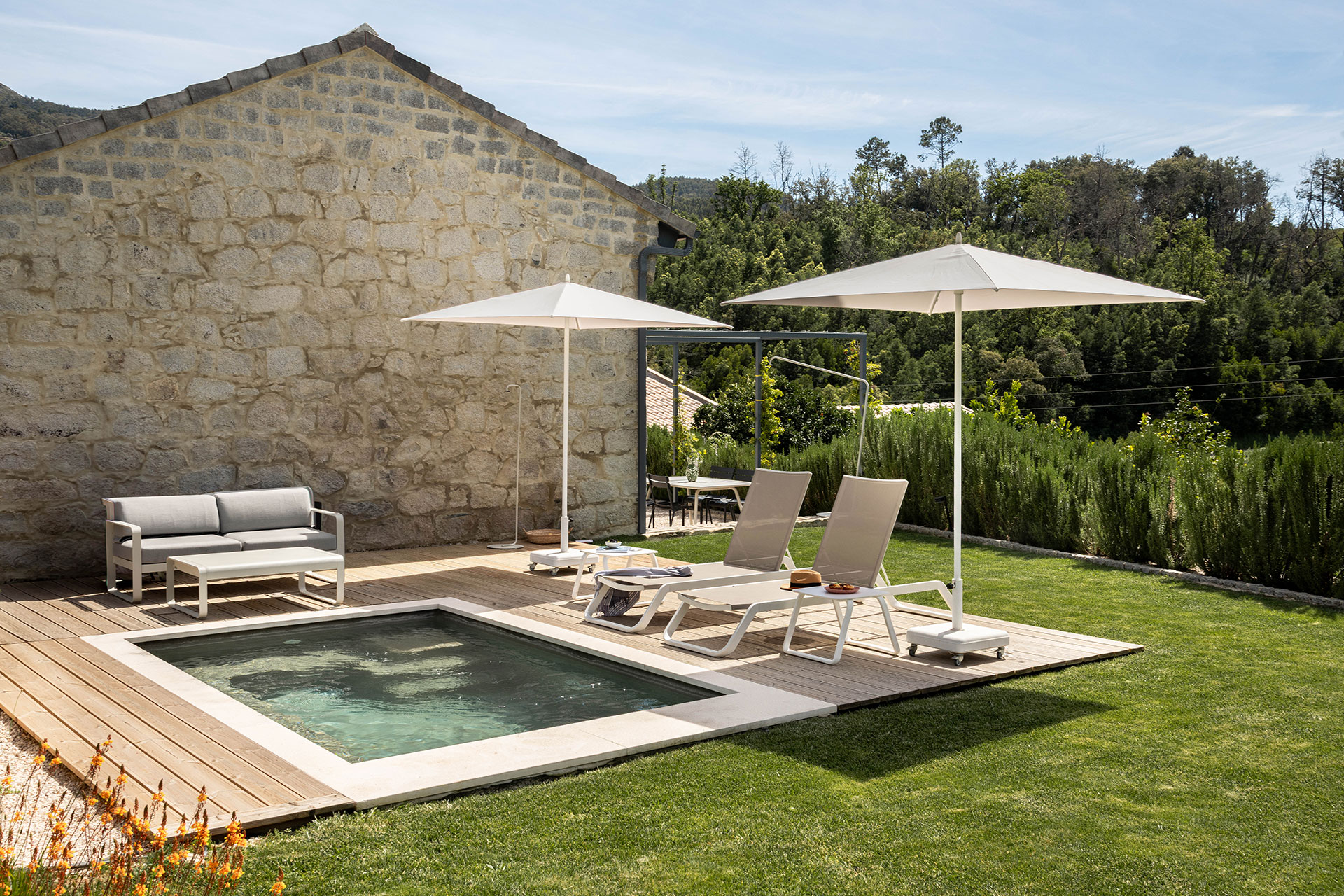 quinta-da-lila-the-granite-house_estate_Faro-District-portugal_exterior-pool.jpg